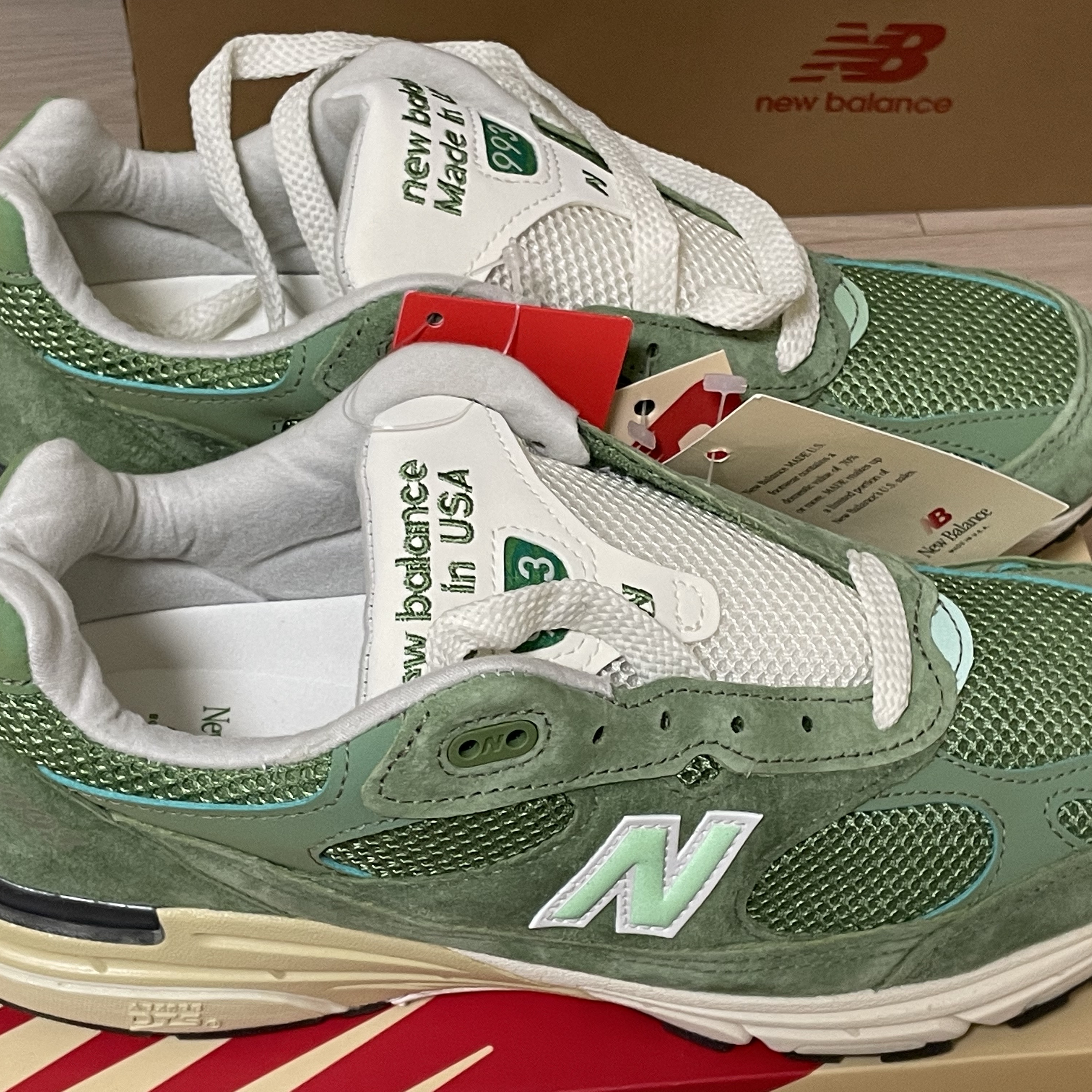 New Balance 993 Made in USA Chive Sea Salt 착용 스타일 - 2