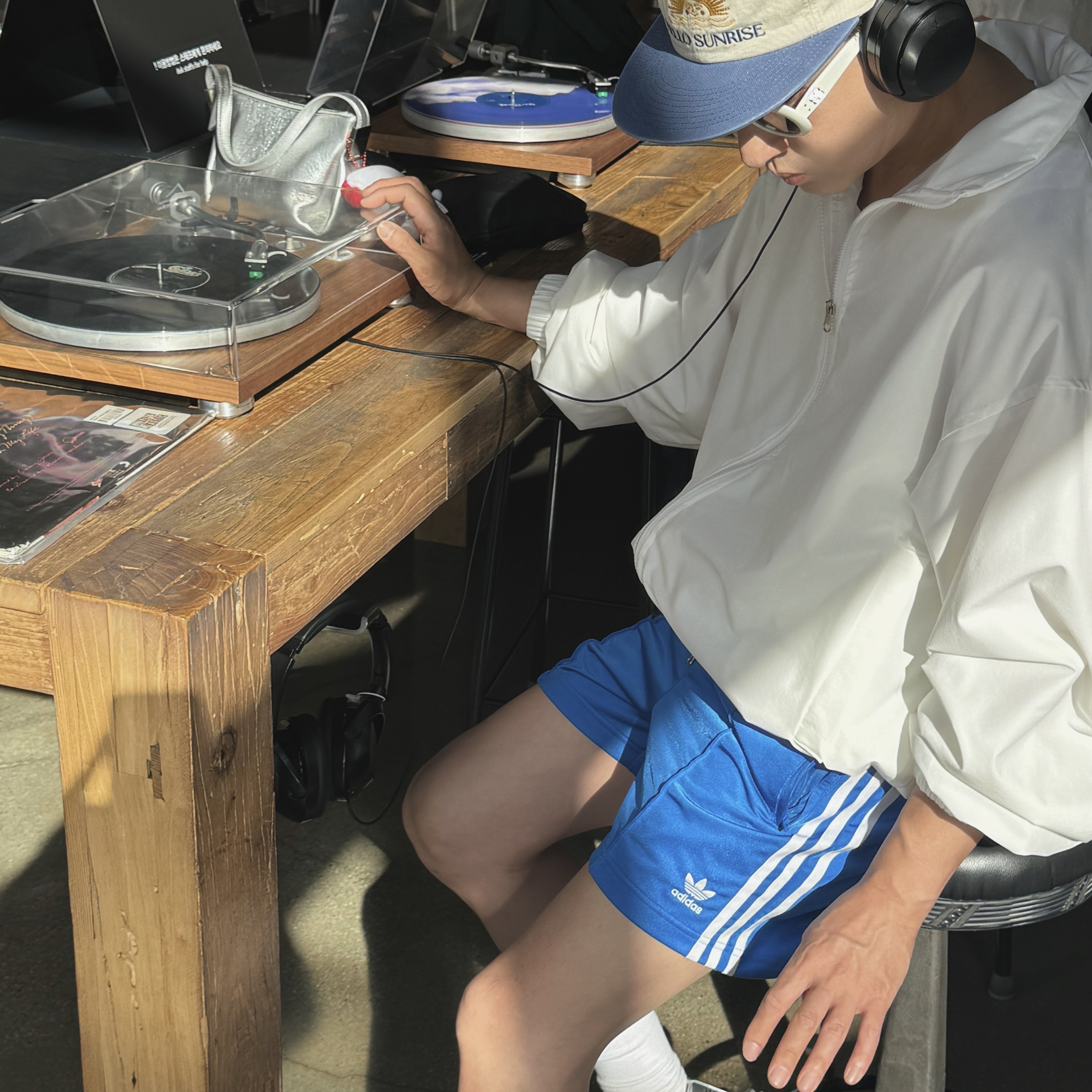 (W) Adidas Firebird Shorts Blue Bird - KR Sizing, Fila x Thug Club Replica 2002 Grey White 착용 스타일 - 1