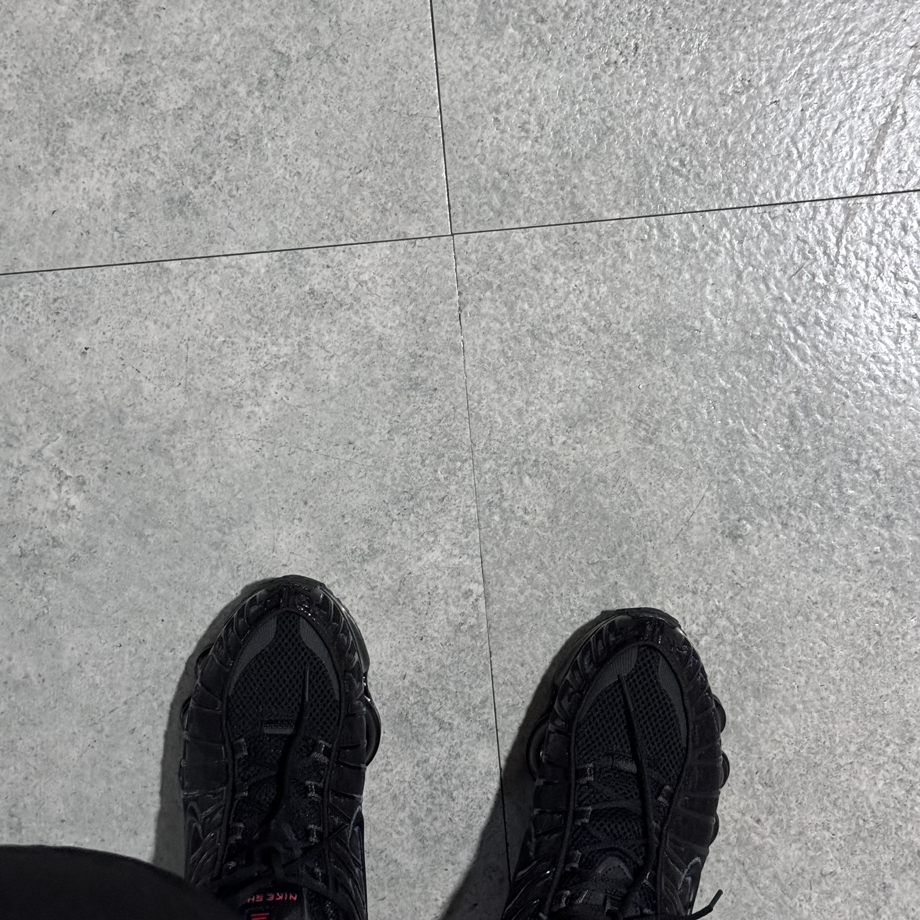(W) Nike Shox TL Black and Max Orange 착용 스타일 - 1