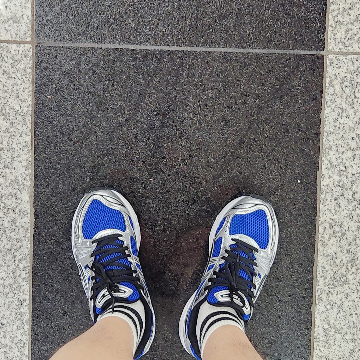 Asics Gel-Kayano 14 Monaco Blue Black 착용 스타일