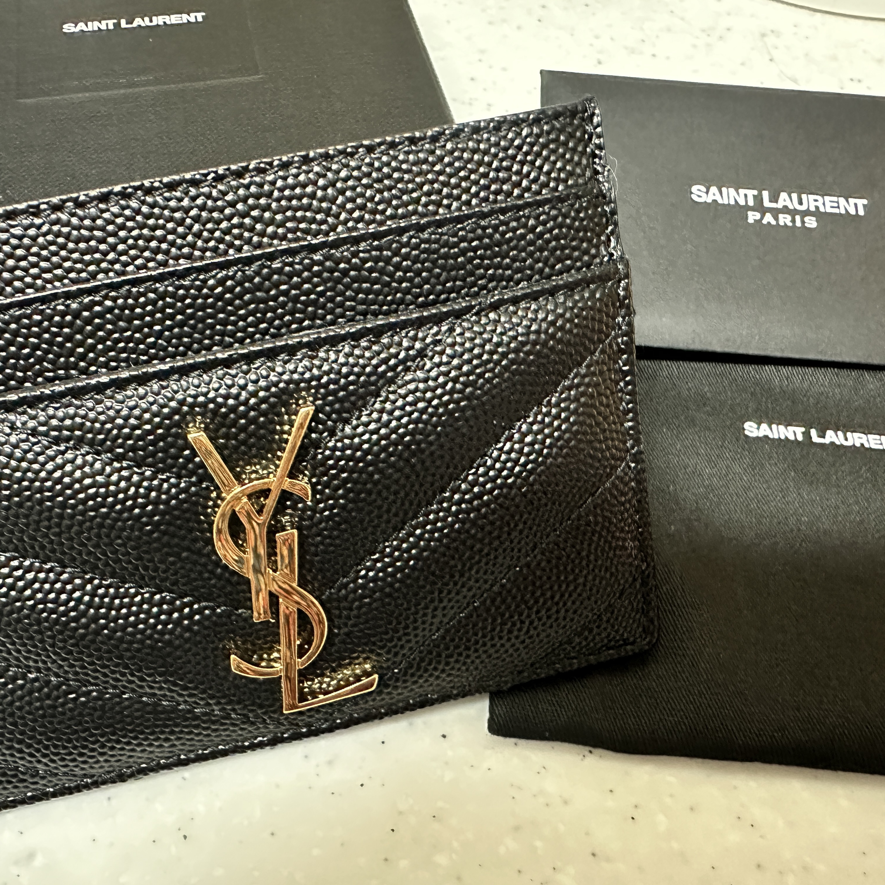Saint Laurent Cassandre Matelasse Card Case in Grain De Poudre Embossed Leather Black 착용 스타일
