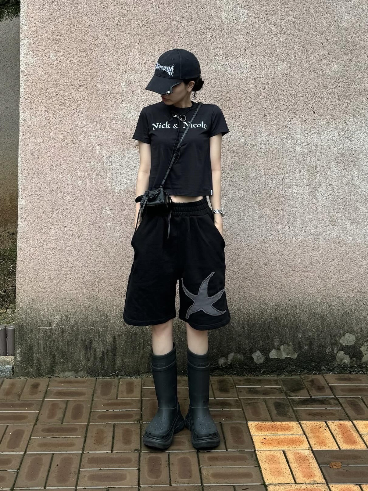 (W) Balenciaga x Crocs Rubber Boot Black, Balenciaga x Crocs Rubber Boot Black 착용 스타일 - 2