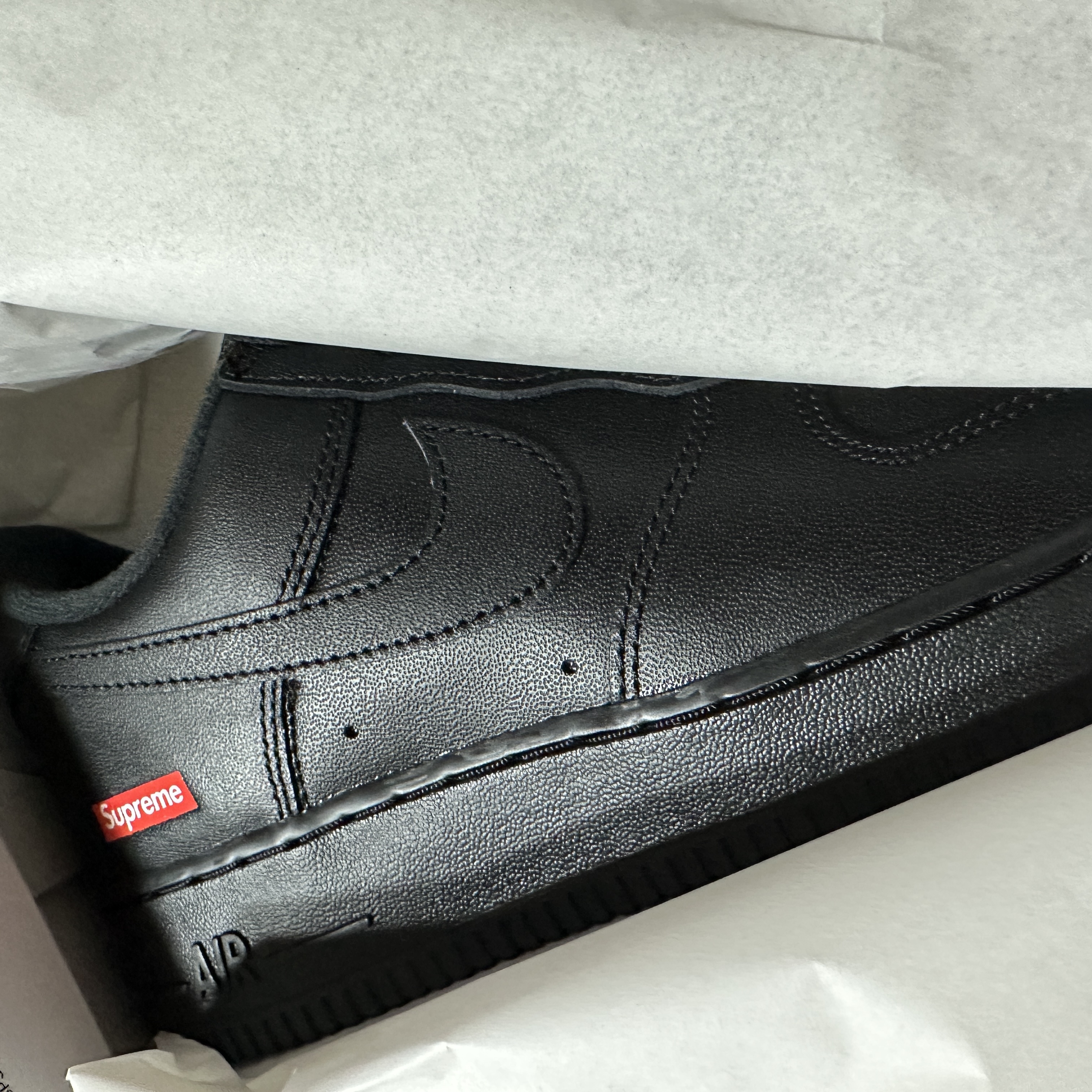 Nike x Supreme Air Force 1 Low Black 착용 스타일