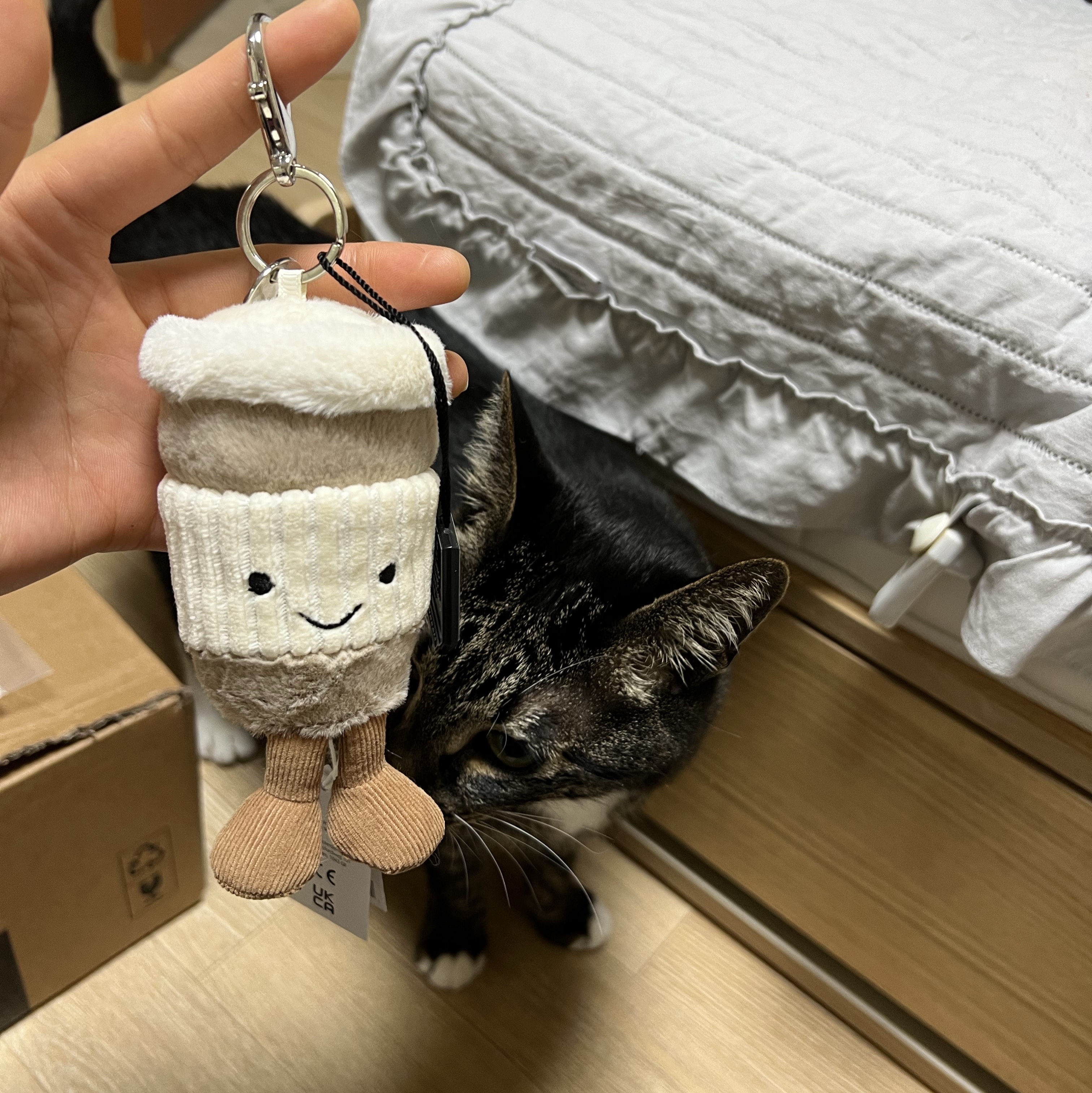 Jellycat Amuseable Coffee To Go Bag Cham Beige 착용 스타일