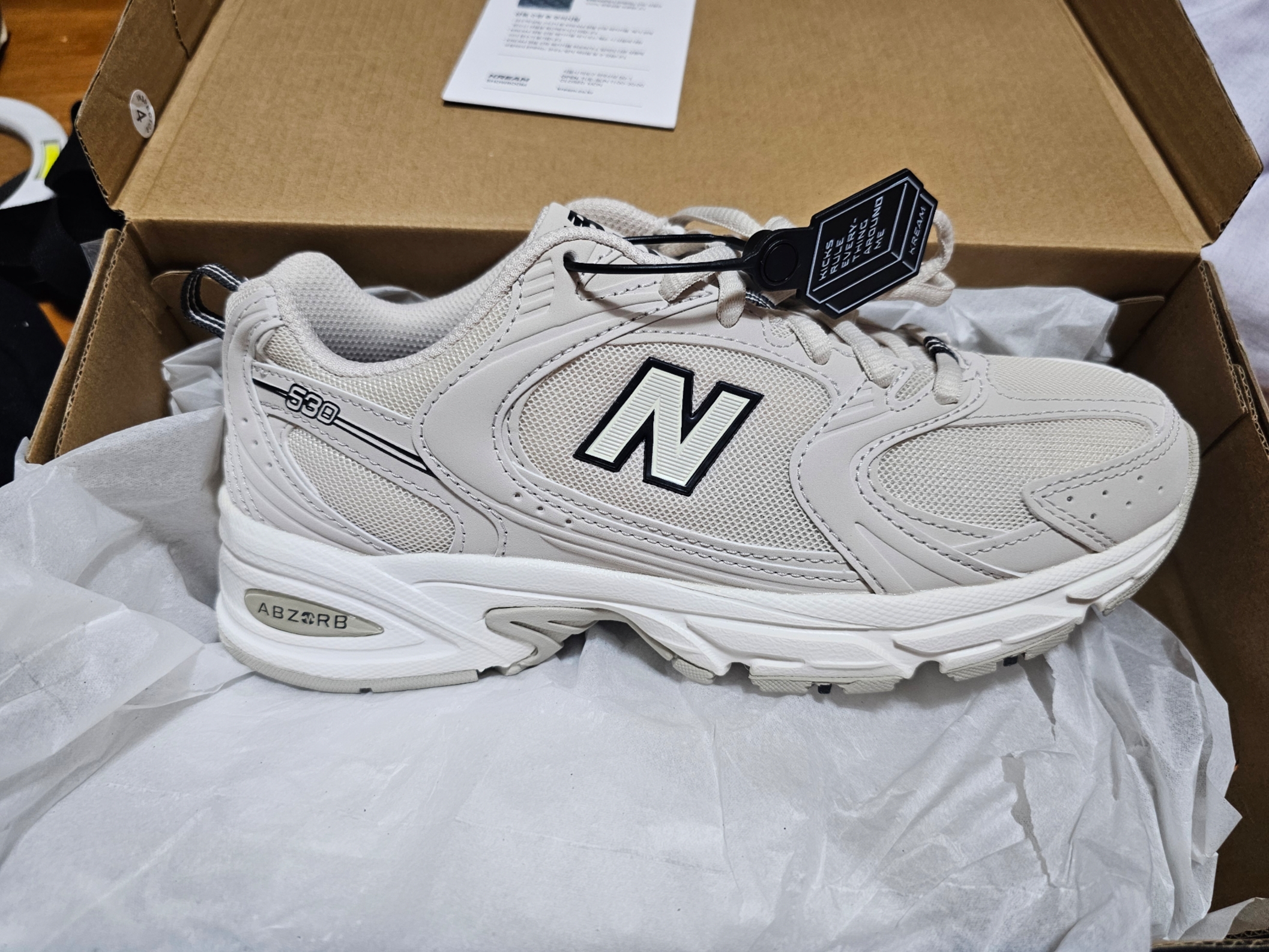 New Balance 530 Ivory 착용 스타일