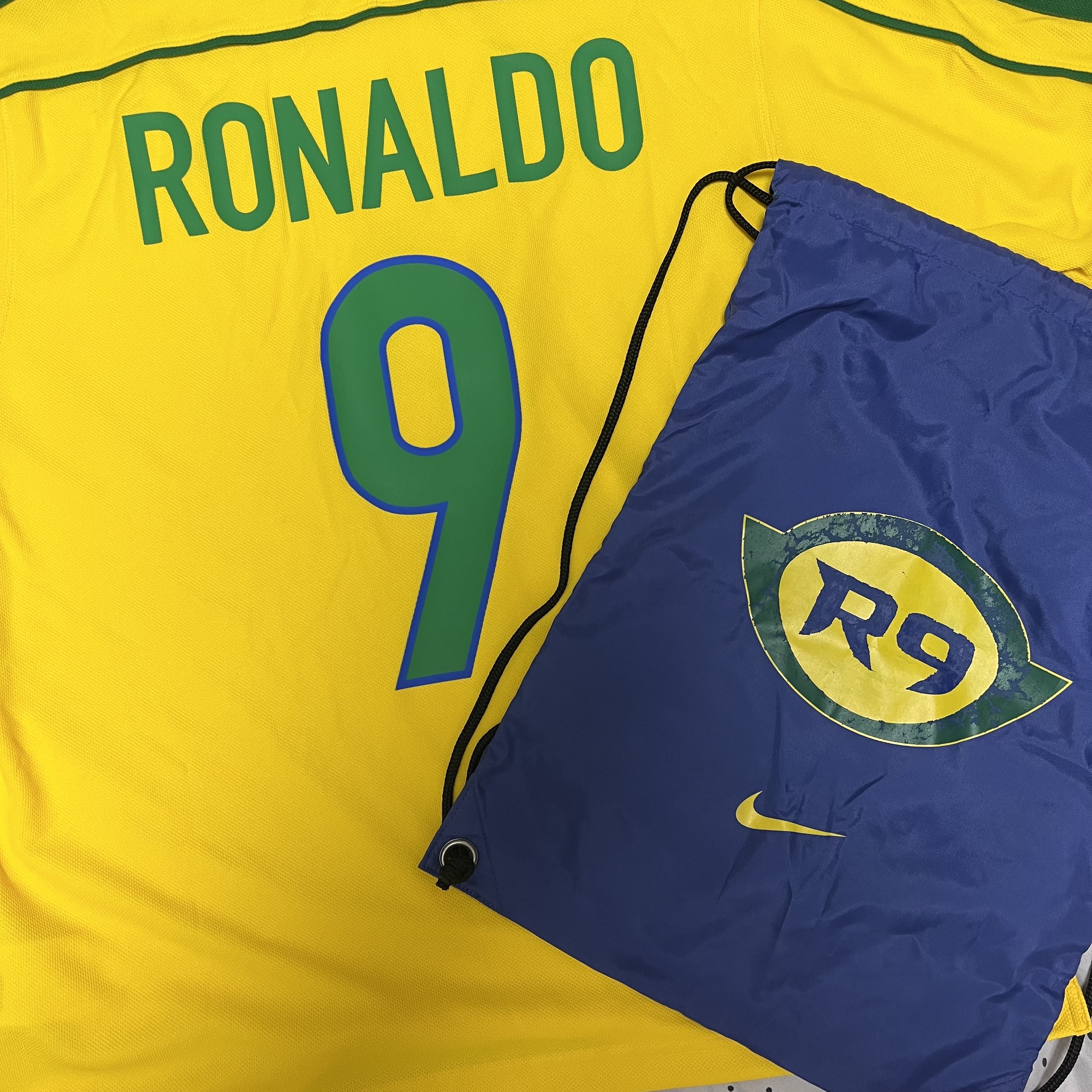 Nike Brazil 1998 Reissue Soccer Replica Jersey Varsity Maize Ronaldo (Marking Ver.) 착용 스타일
