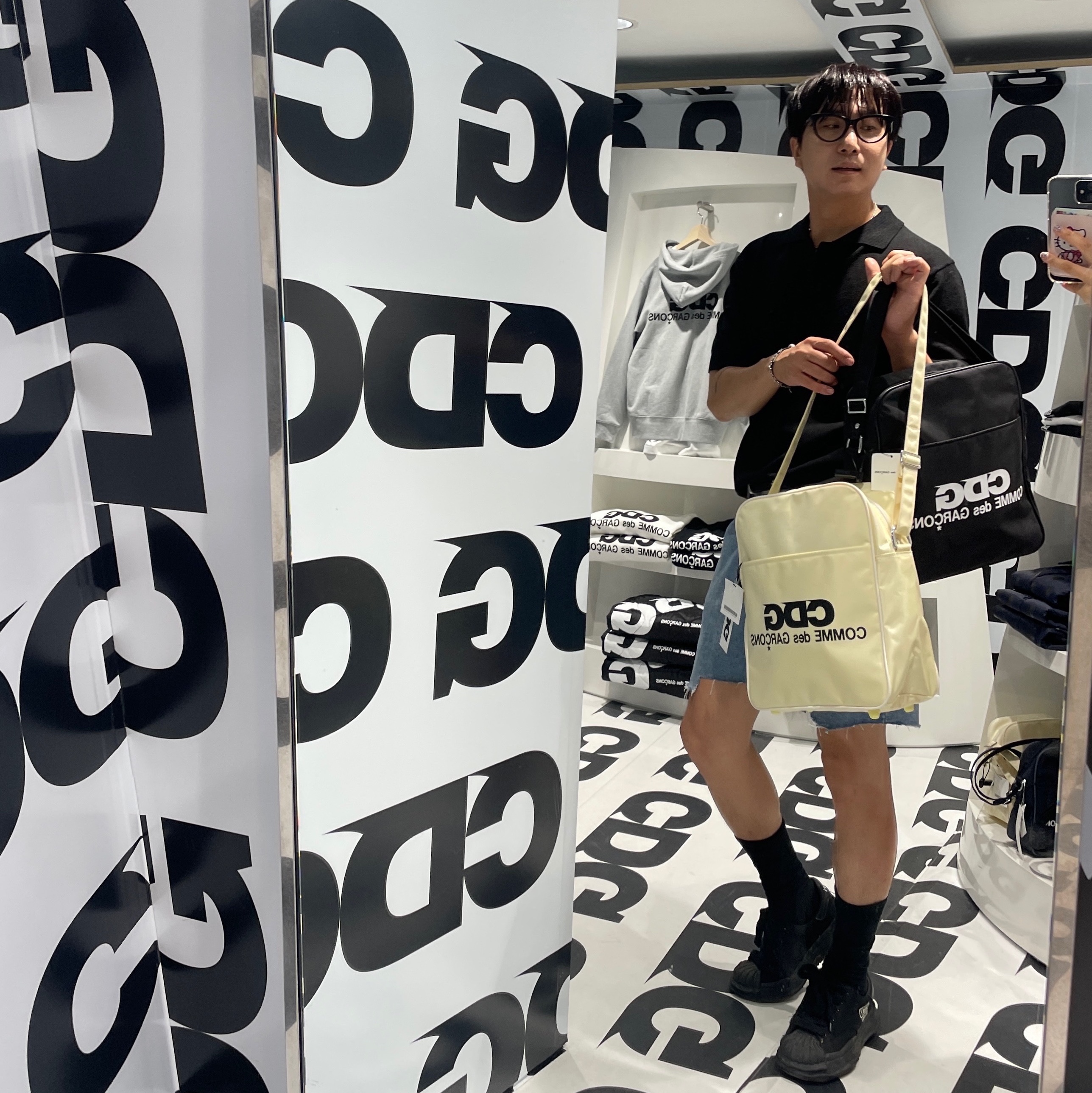 CDG Shoulder Bag Navy, Maison Mihara Yasuhiro Blakey Puffer OG Sole Leather Low-top Sneakers Black Black 착용 스타일
