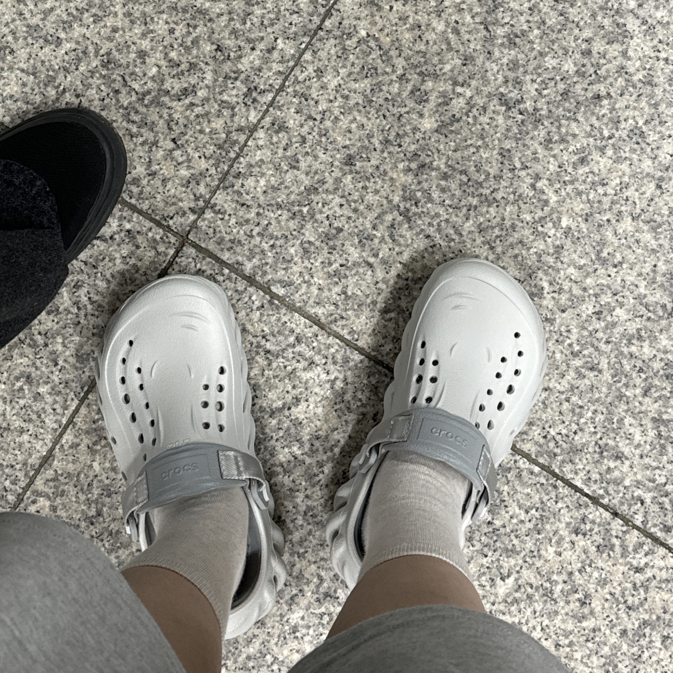 (Kids) Crocs Echo Clog Atmosphere 착용 스타일