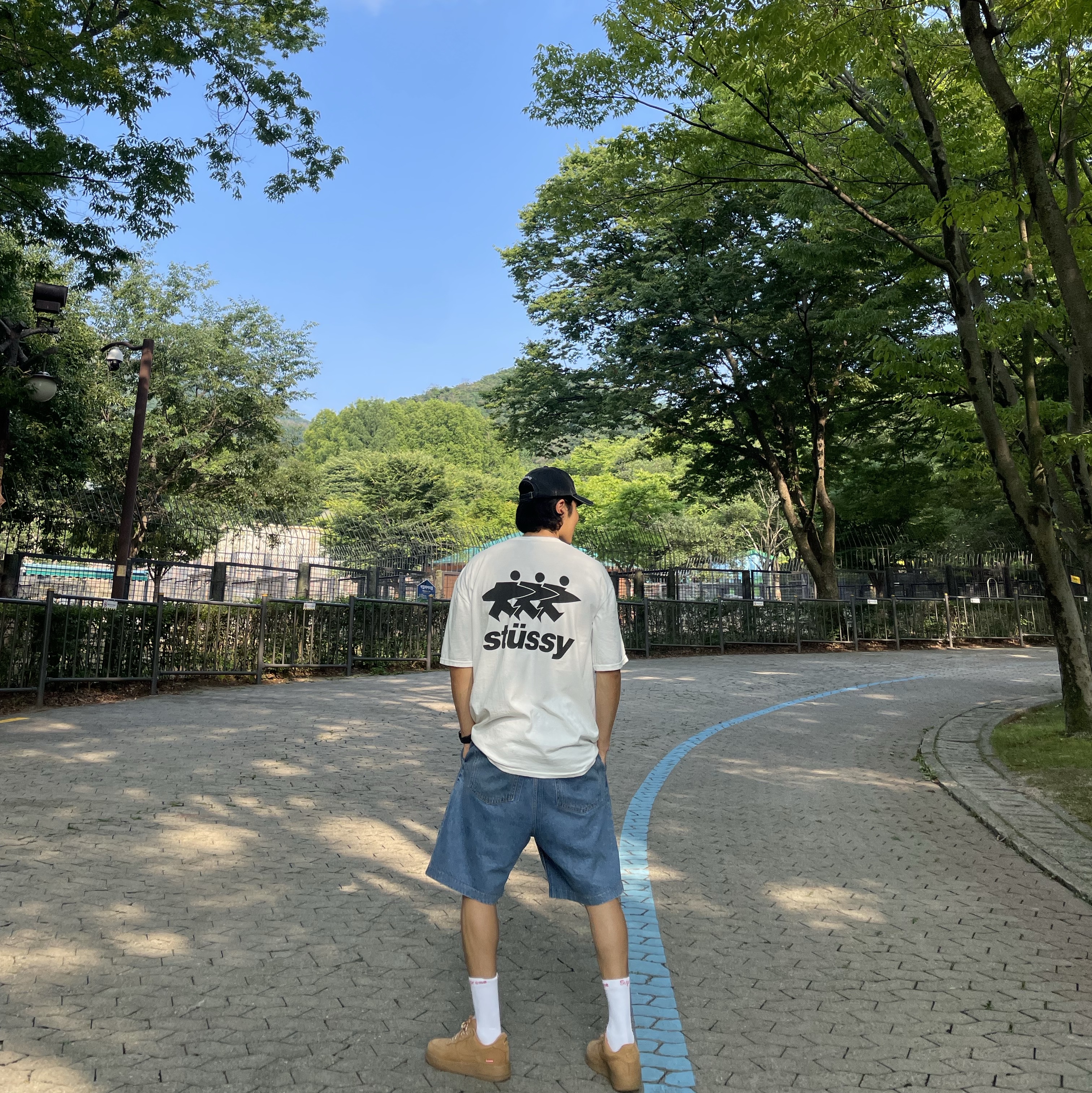 Stussy Surfwalk Pigment Dyed T-Shirt Natural, Supreme Pigment Canvas S Logo 6-Panel Black - 23SS 착용 스타일 - 5