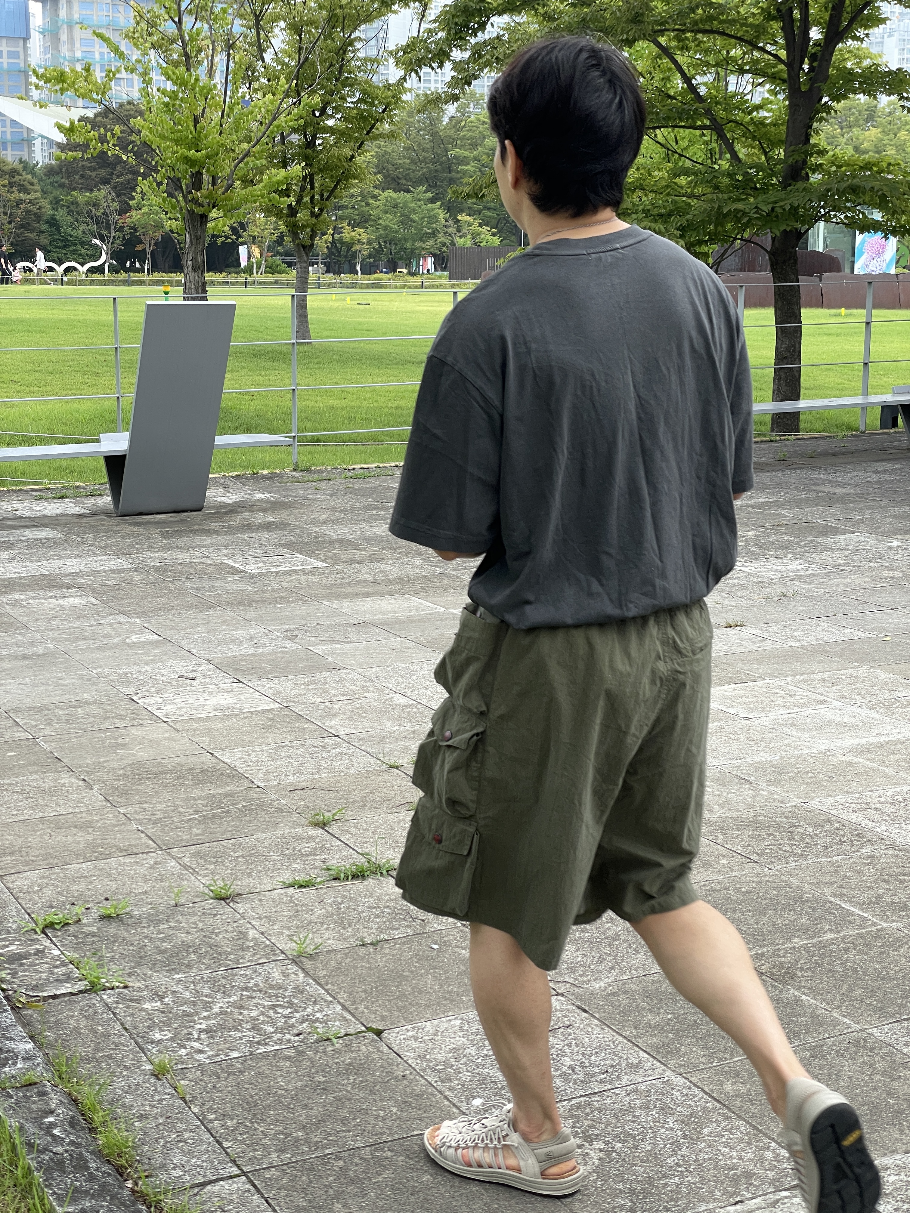 Kapital Ripstop Nam Shorts Khaki 착용 스타일 - 2