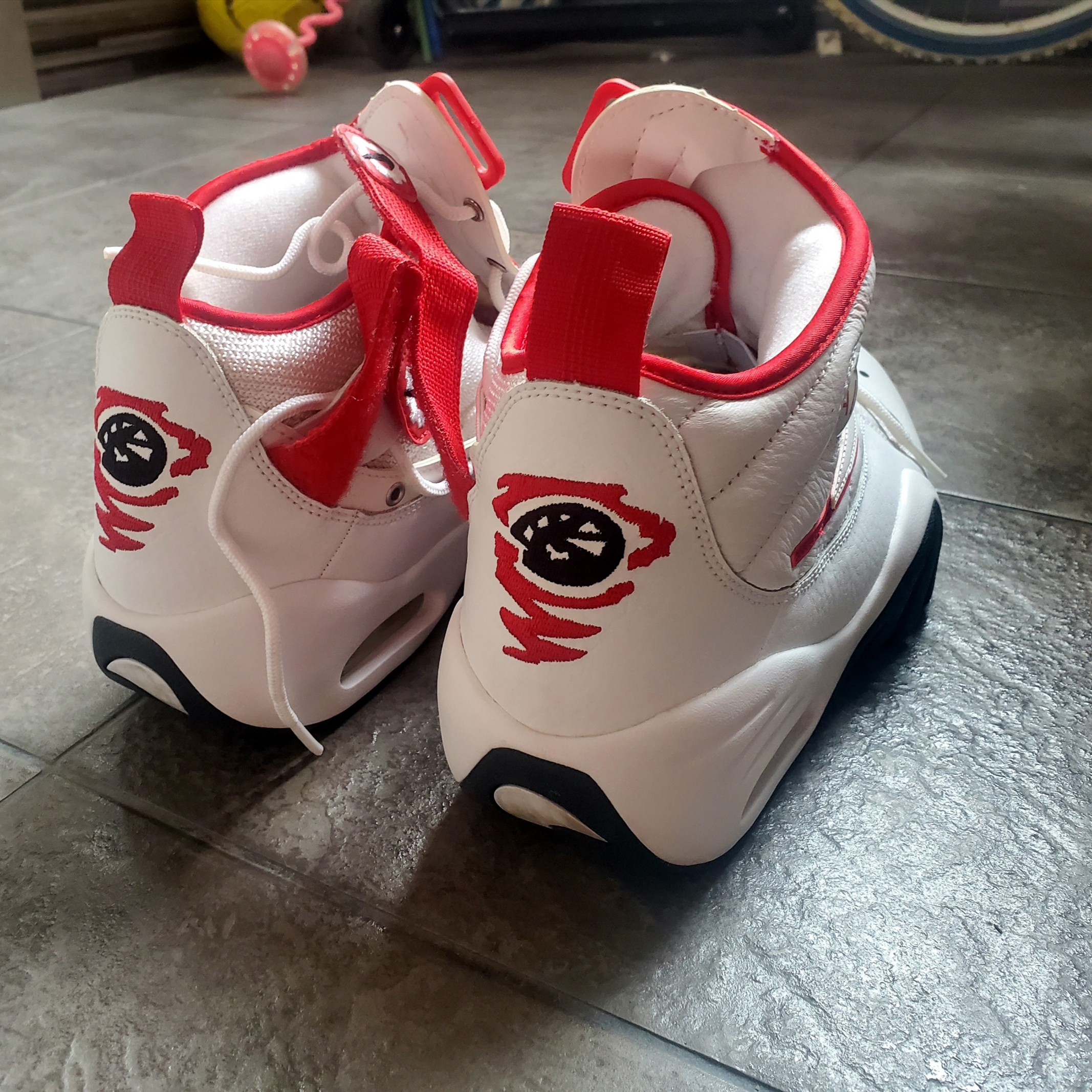 Nike Air Shake NDestrukt White Red 착용 스타일
