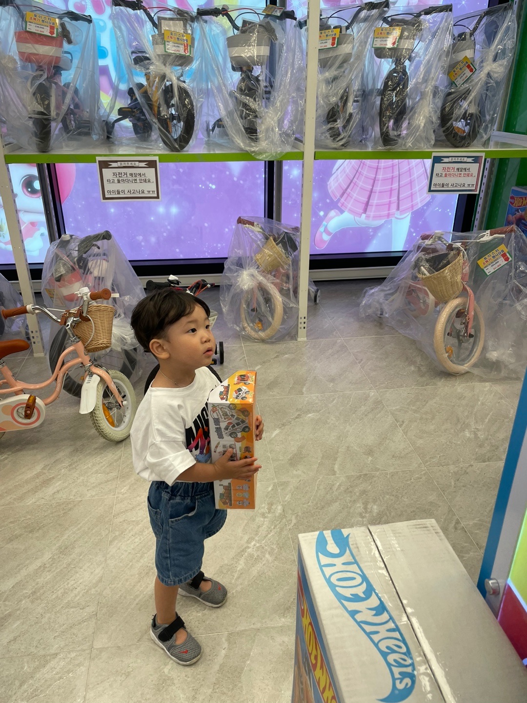 Nike ACG H86 Cap Royal, Stone Island B0943 Nylon Metal Swimming Trunk Light Grey - 21SS 착용 스타일 - 2