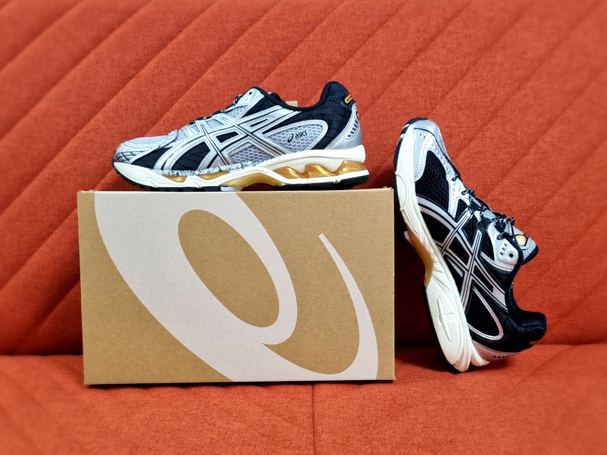Asics Gel-Nimbus 10.1 Piedmont Grey Pure Silver 착용 스타일
