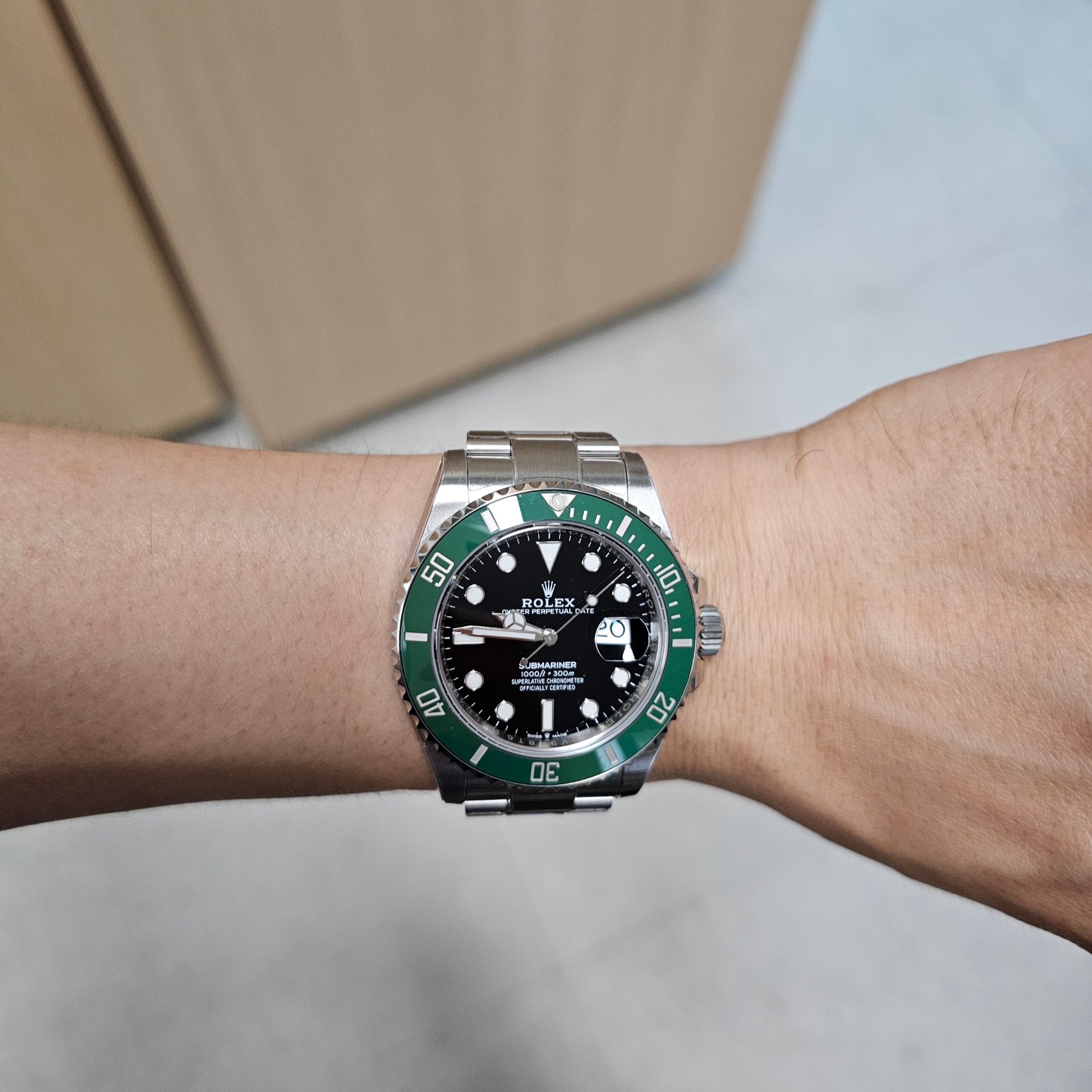 Rolex Submariner Date 41mm 126610LV Black Oyster 착용 스타일
