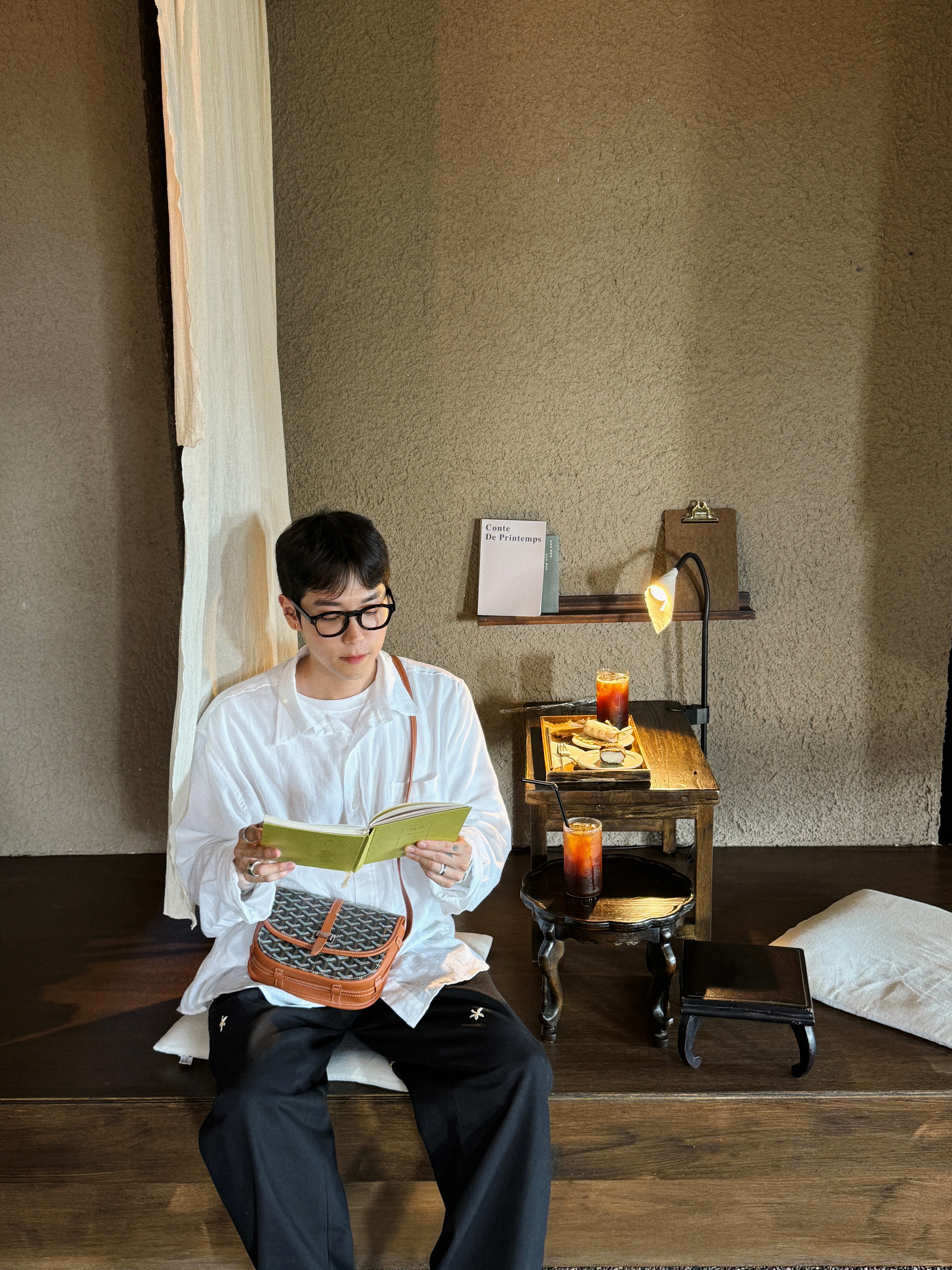 STU Bedlington Terrier Embroidery Shirt White, STU 24 Spring Flared Cotton Pants Black 착용 스타일 - 5