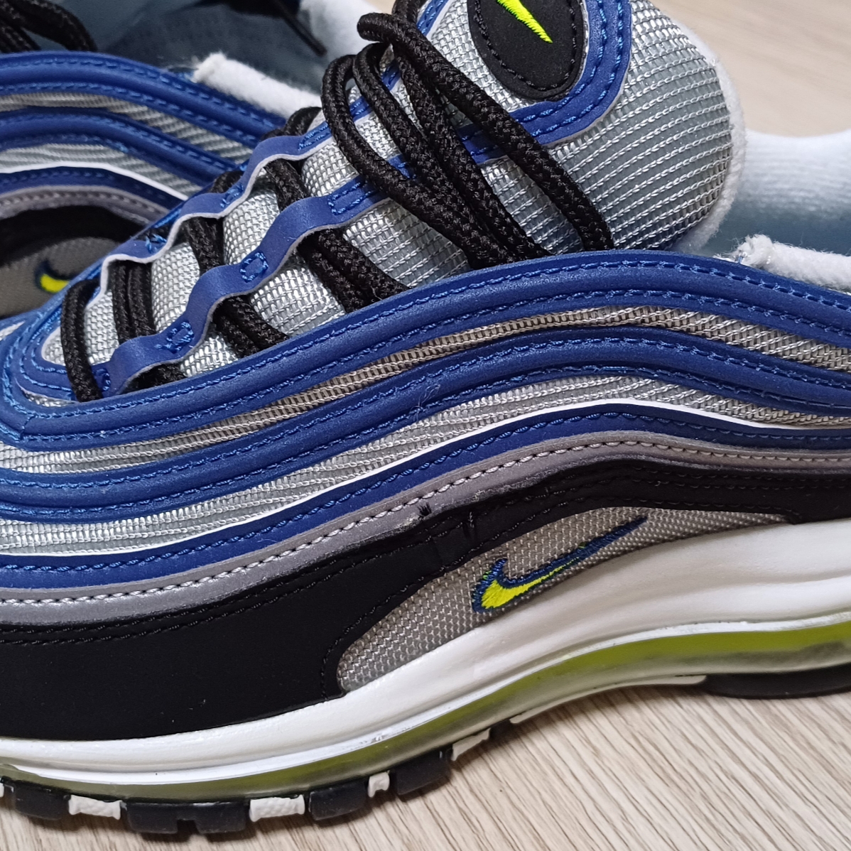 Nike Air Max 97 OG Atlantic Blue and Voltage Yellow 착용 스타일 - 4