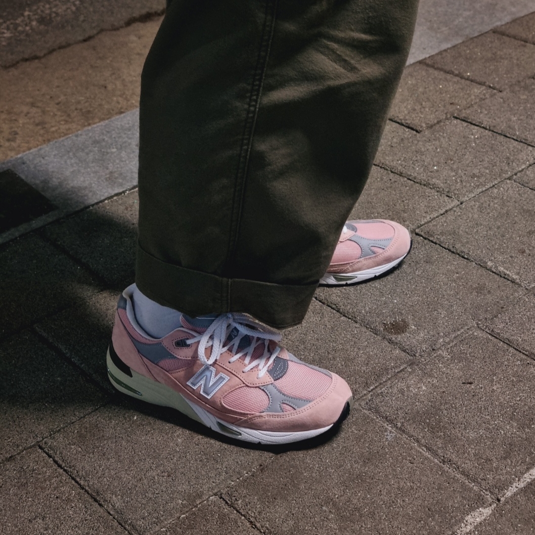 New Balance 991 Made in UK Shy Pink 착용 스타일 - 2
