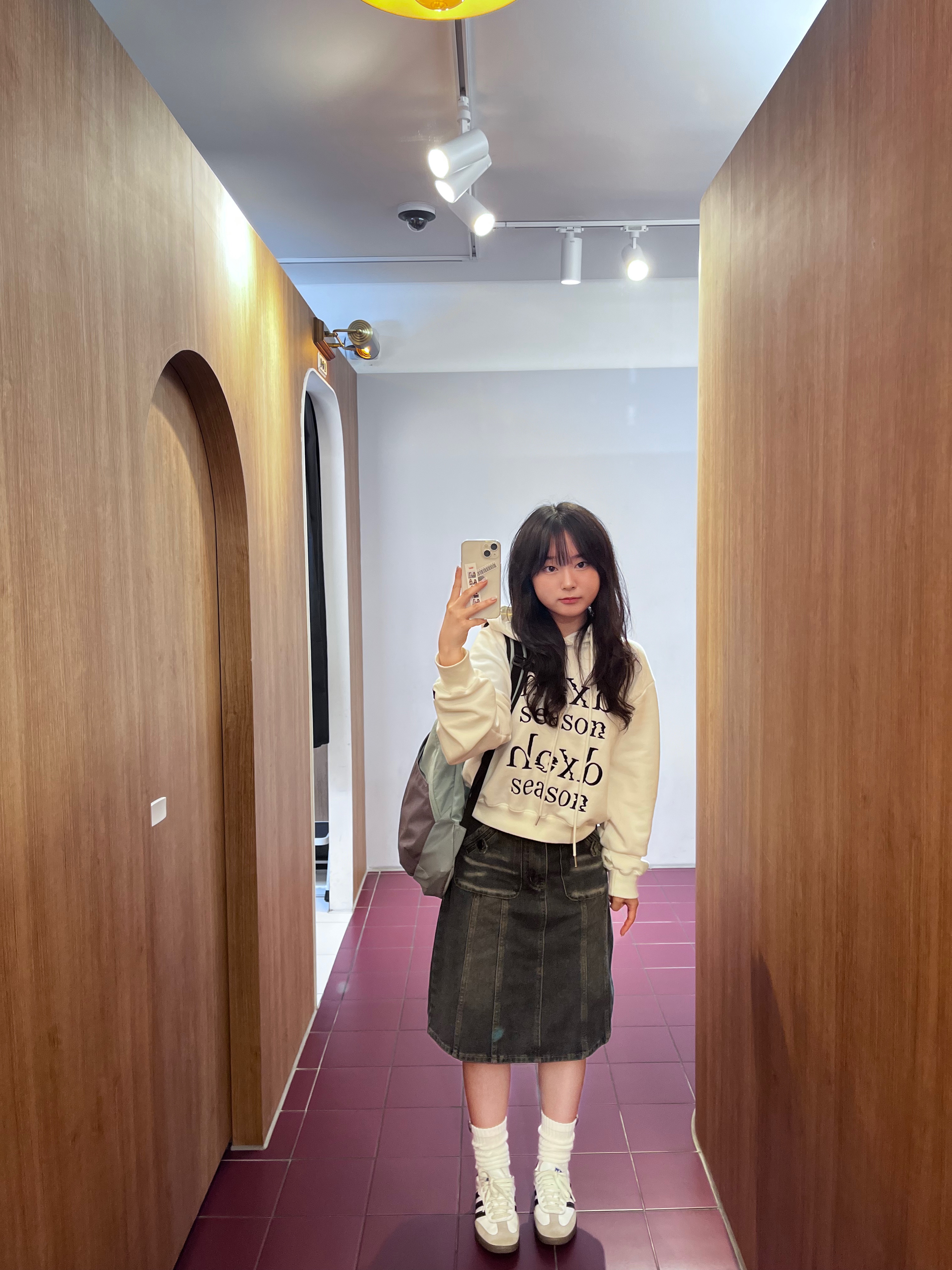 Mischief Rhombus Backpack Blue, Adidas Samba OG Cloud White 착용 스타일 - 1