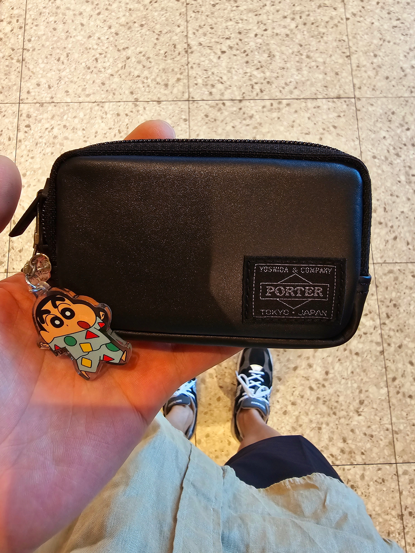 Porter Aloof Coin Case Black, New Balance 991v2 Made in UK Black 착용 스타일