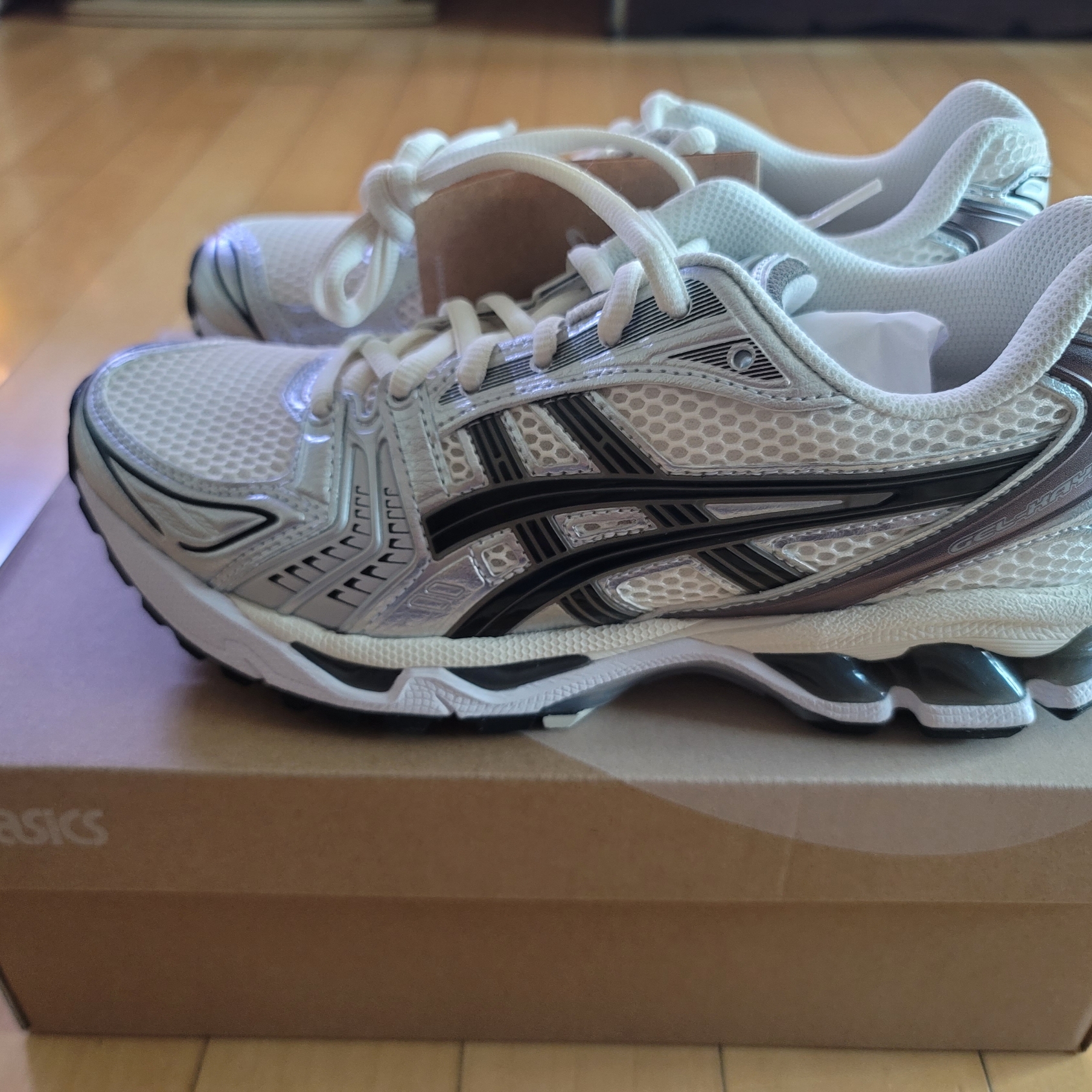 Asics Gel-Kayano 14 Cream Black 착용 스타일 - 3