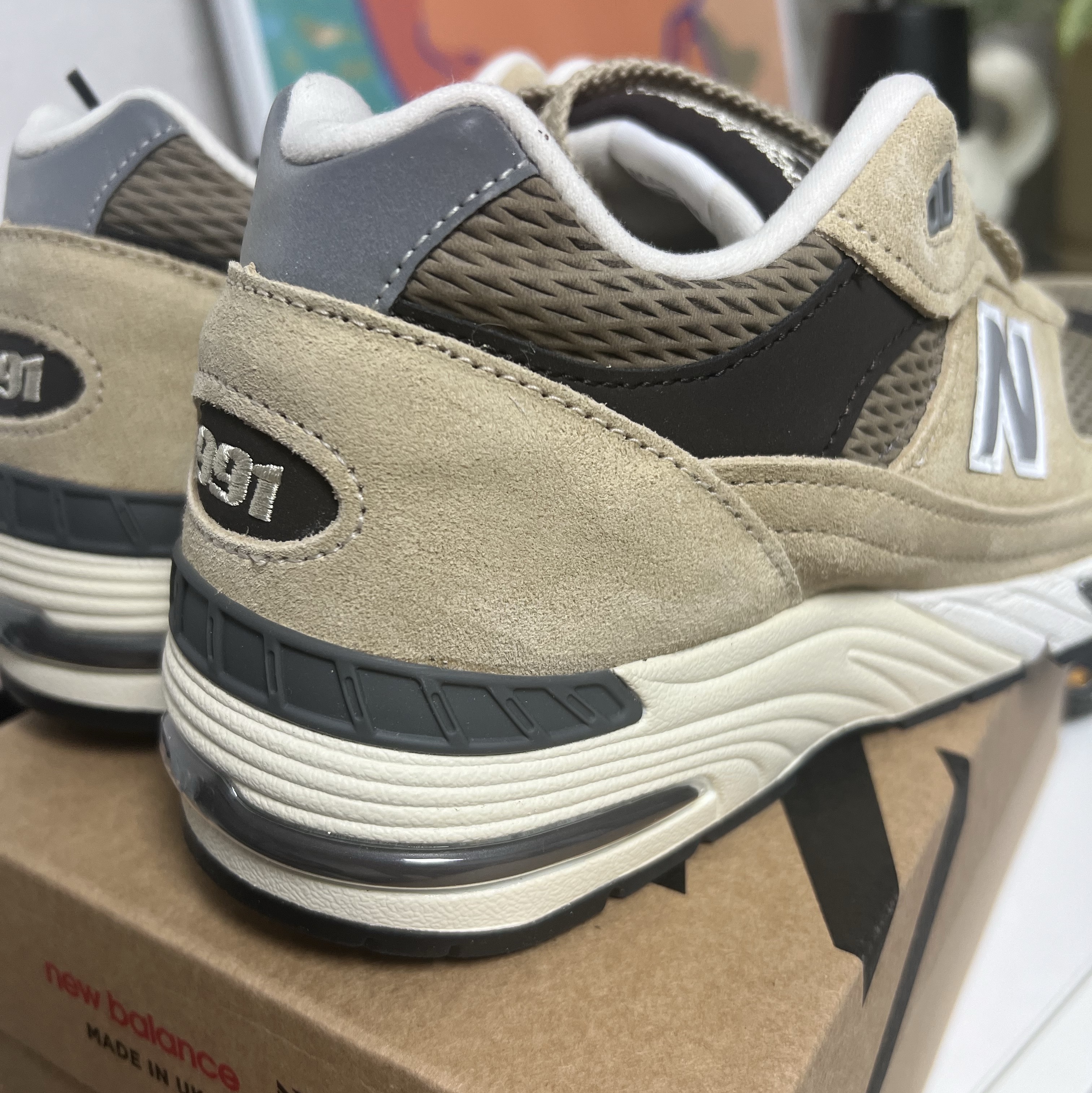 New Balance 991 Made in UK Finale Pale Khaki Silver Mink 착용 스타일 - 2
