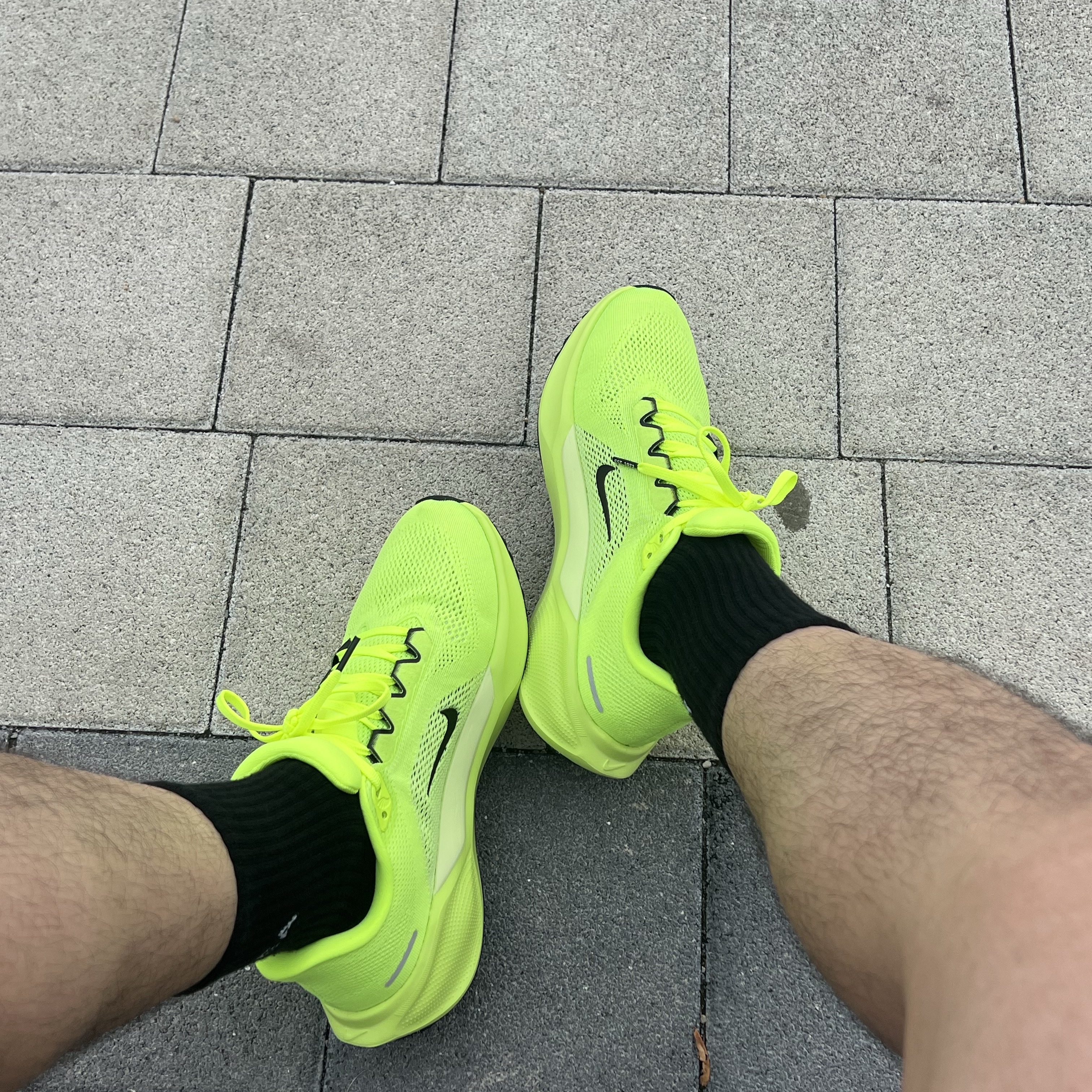 Nike Air Zoom Pegasus 41 Volt Barely Volt 착용 스타일 - 1