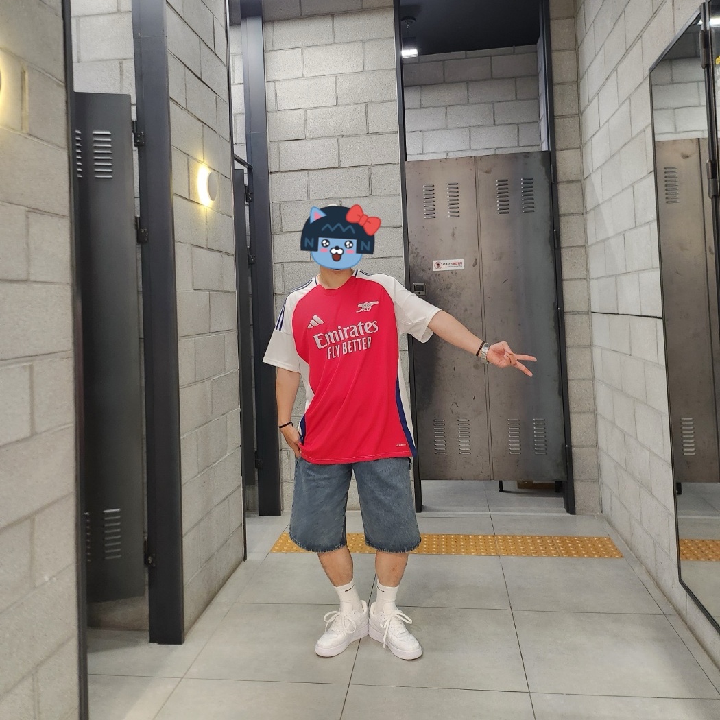 Adidas Arsenal 2024/25 Home Jersey Better Scarlet White - KR Sizing (Non Marking Ver.), Nike x Billie Eilish Air Force 1 Low SP Triple White 착용 스타일