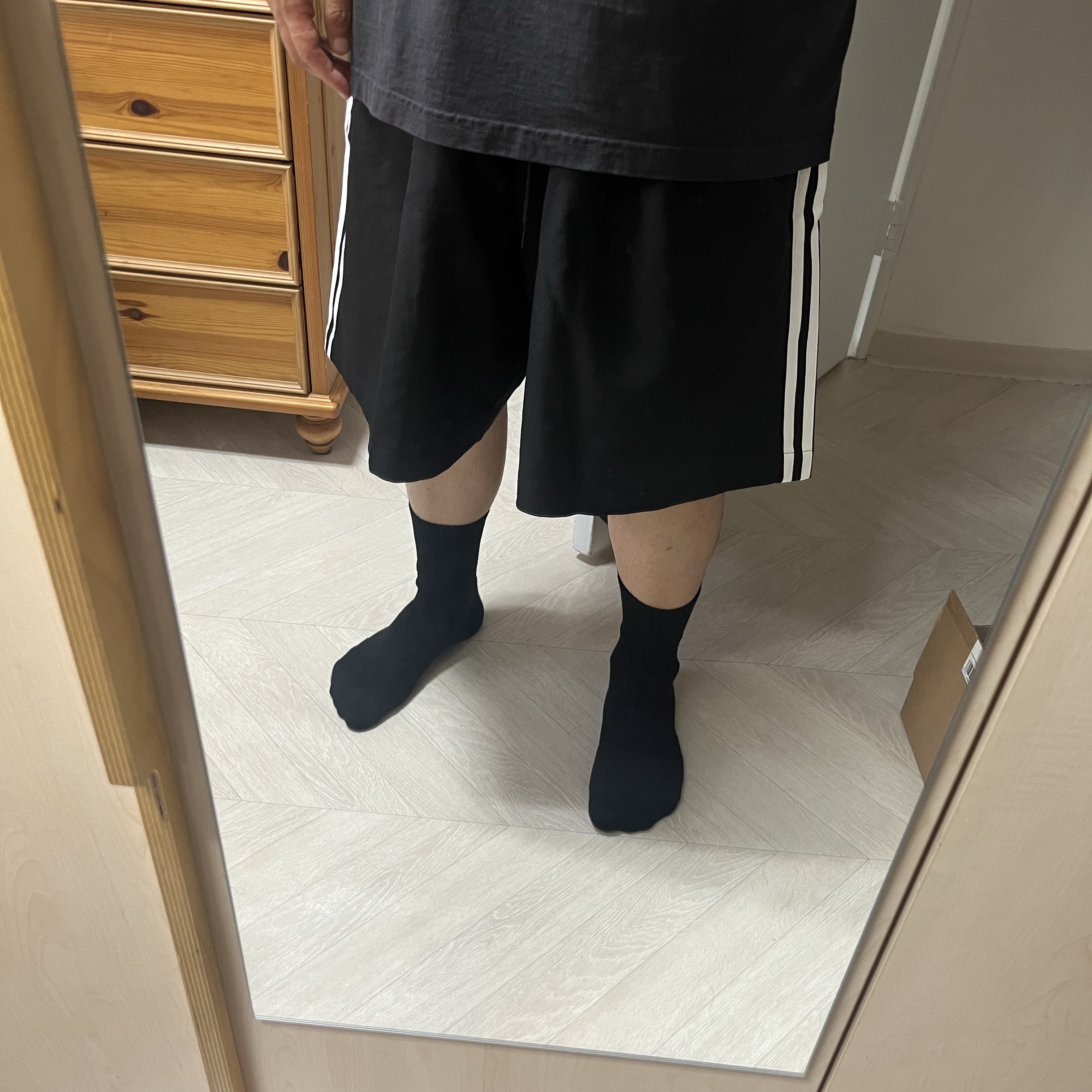 Y-3 x Real Madrid 3S Sport Uni Shorts Black 착용 스타일