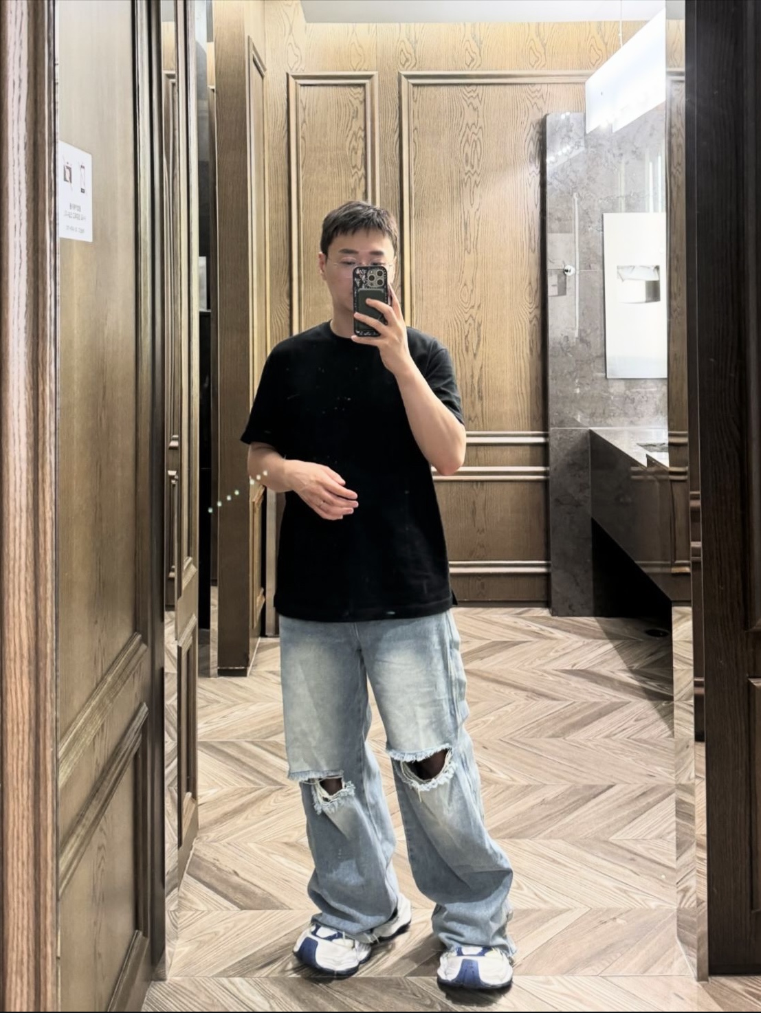 Wooyoungmi Flower Back Logo T-Shirt Black - 24SS, Balenciaga Cargo Sneakers Grey White Blue 착용 스타일