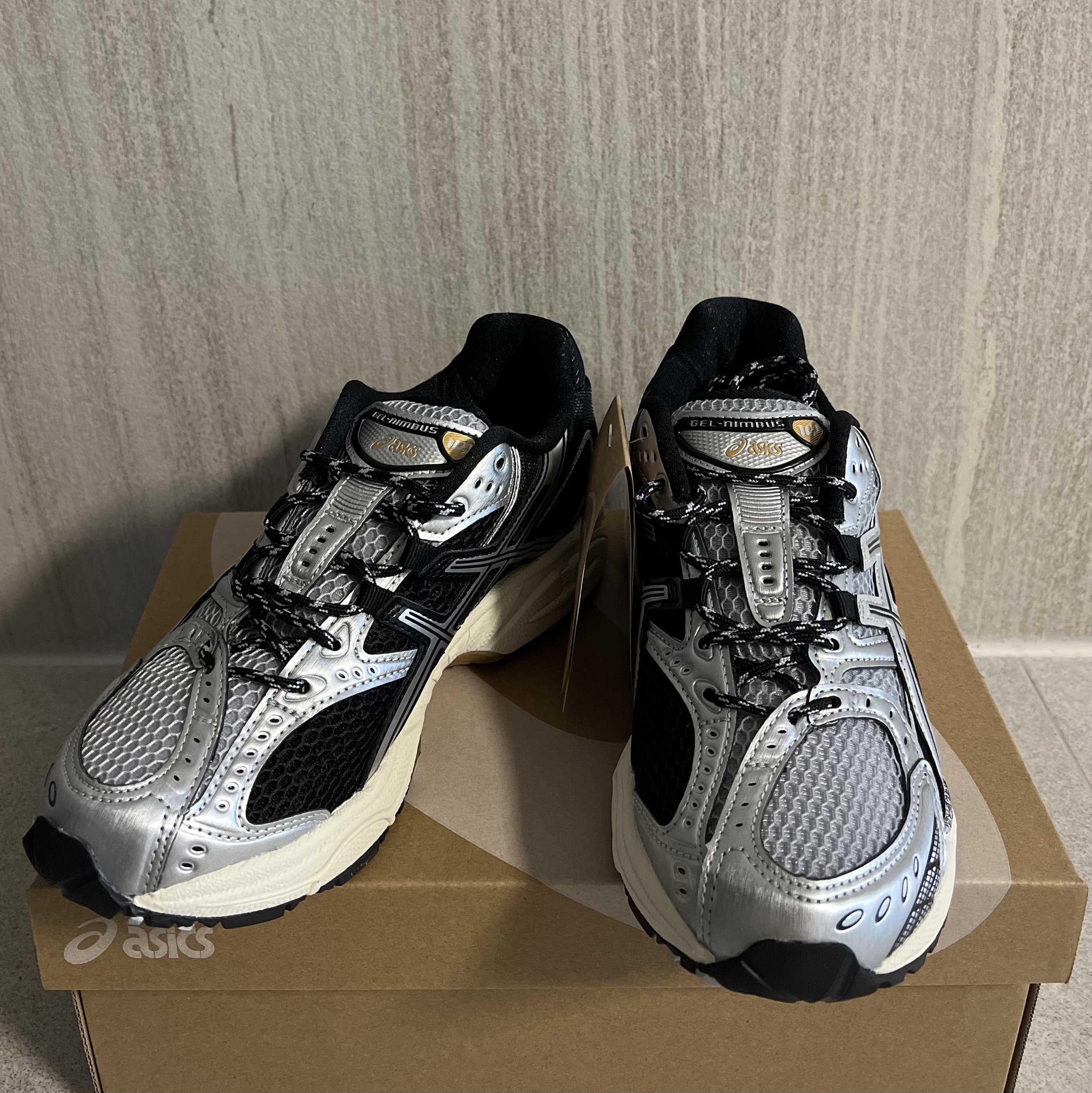 Asics Gel-Nimbus 10.1 Piedmont Grey Pure Silver 착용 스타일 - 4
