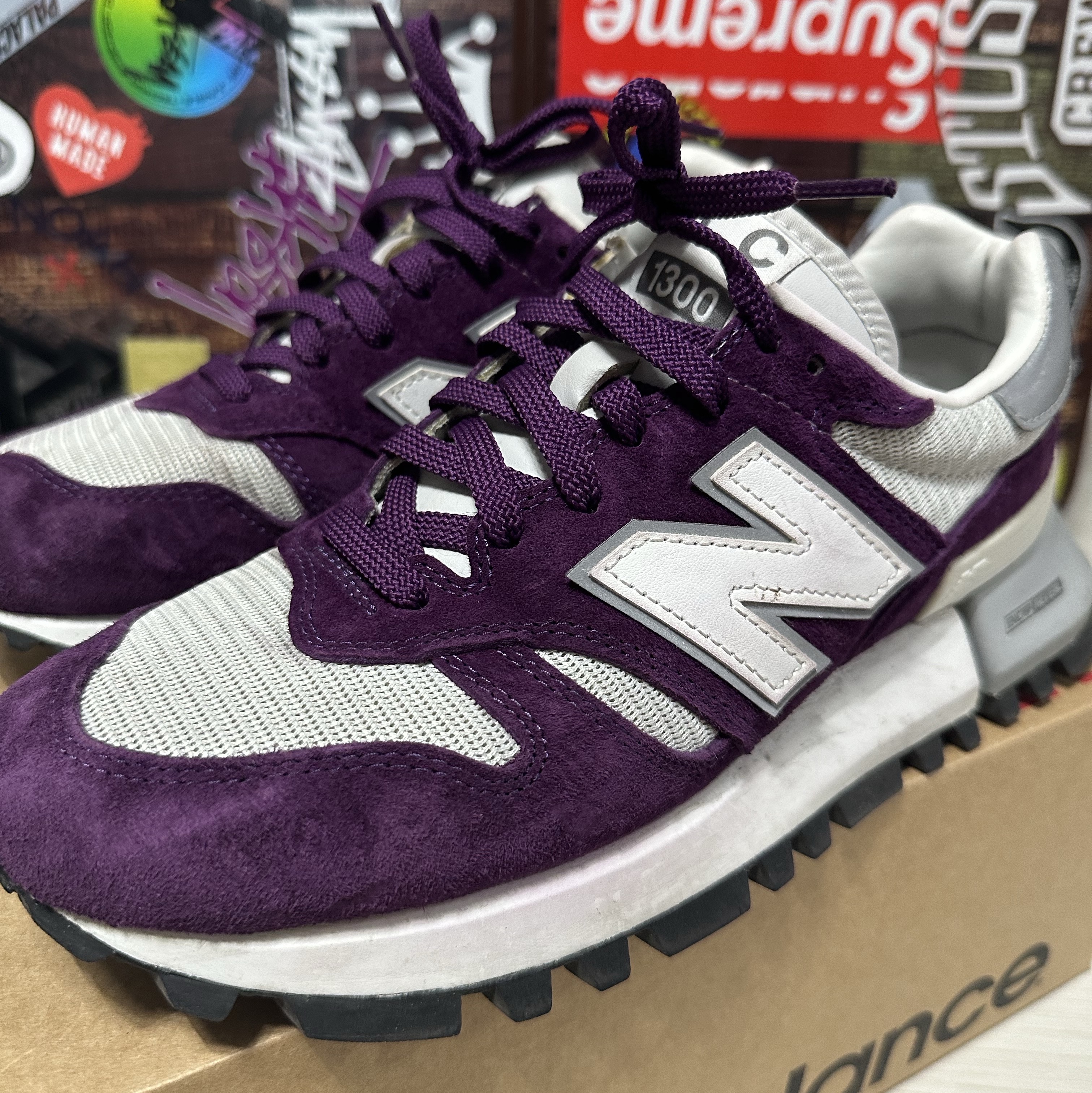 New Balance R_C 1300 Purple 착용 스타일