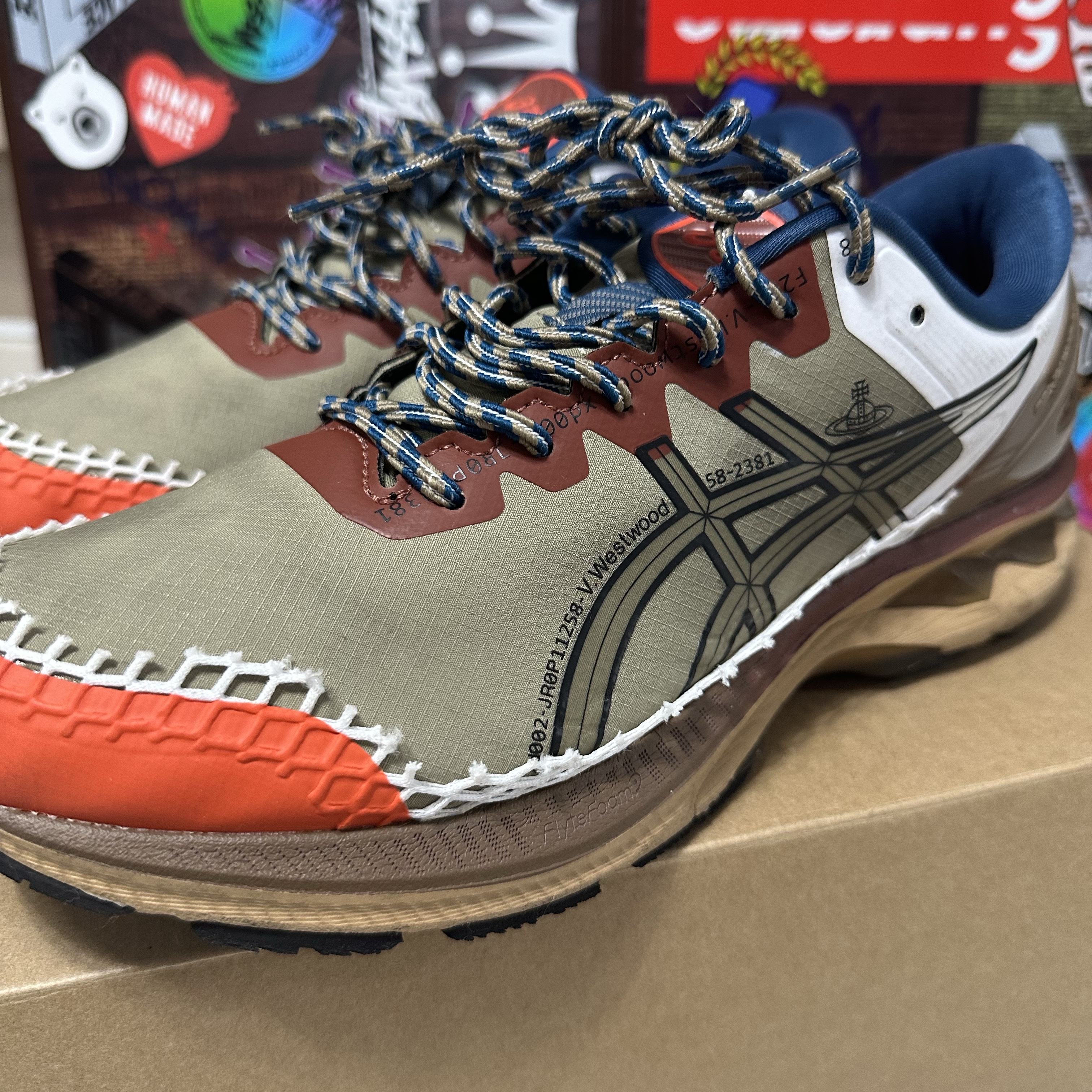 Asics x Vivienne Westwood Gel-Kayano 27 DE Ox Brown 착용 스타일