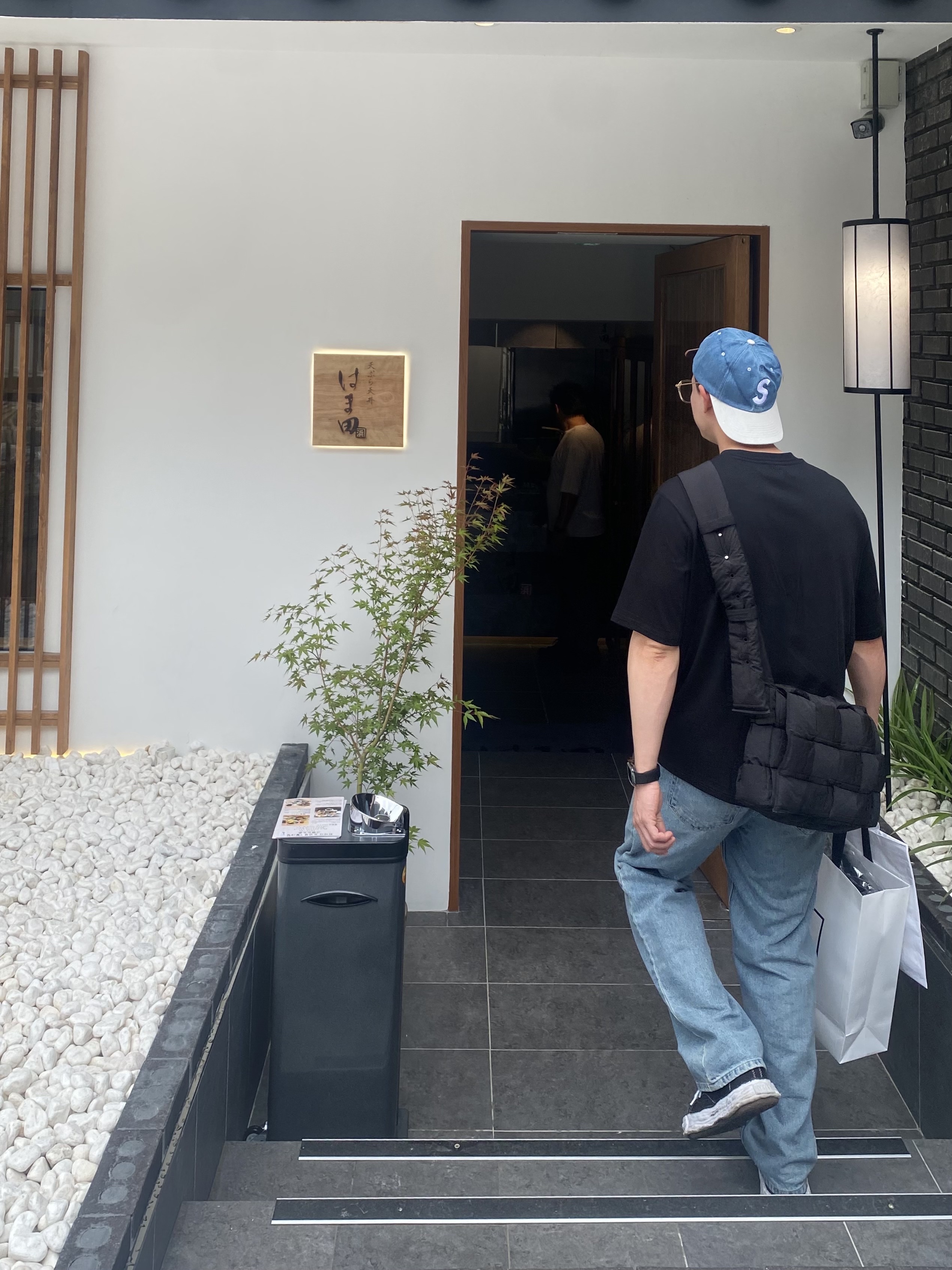 Wooyoungmi Denim Back Logo Shirt Black - 23SS, Maison Mihara Yasuhiro Peterson23 OG Sole Canvas Low-top Sneakers Black 착용 스타일 - 2