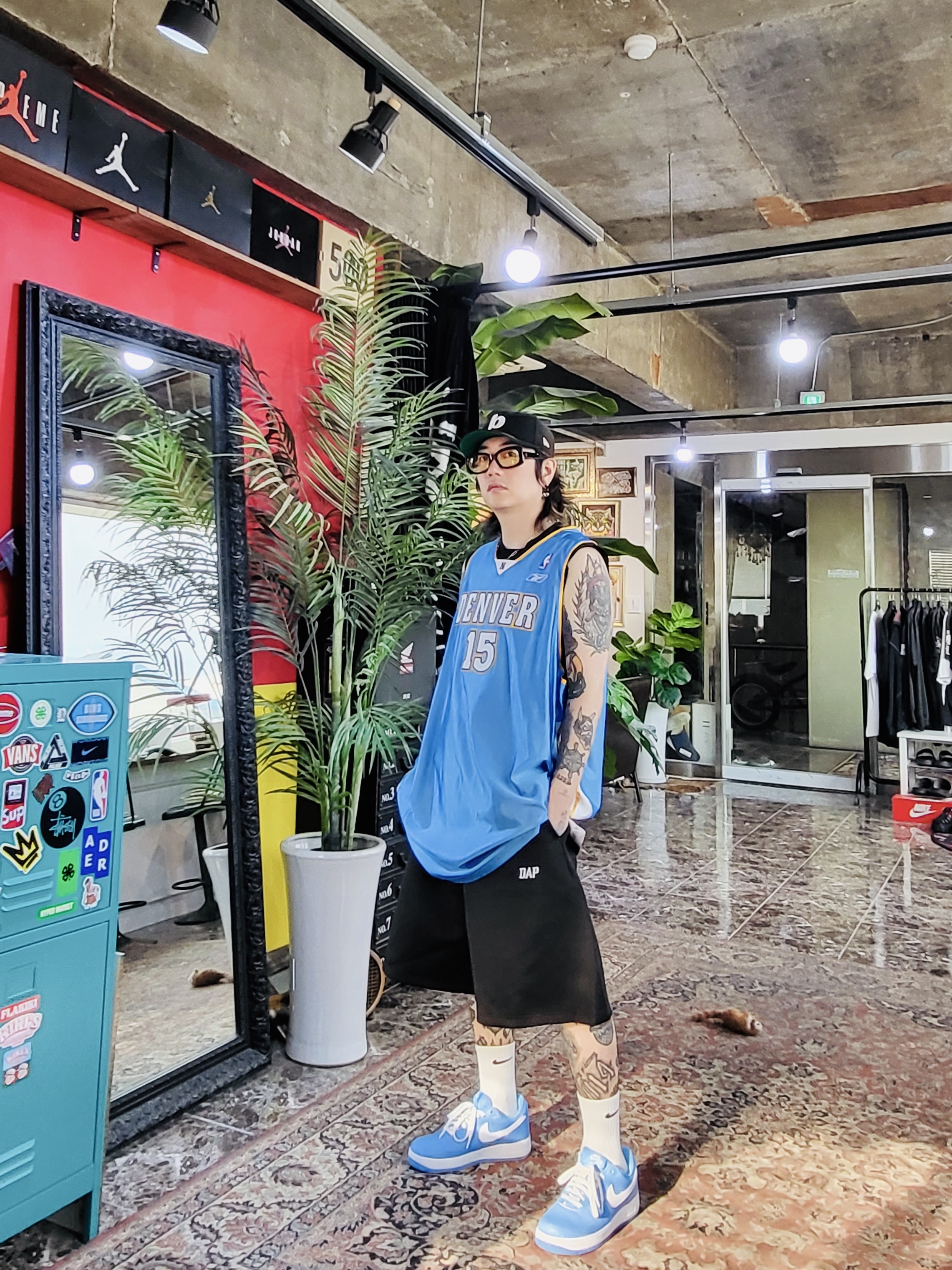 Nike Air Force 1 Low Retro Color of the Month University Blue 착용 스타일 - 2