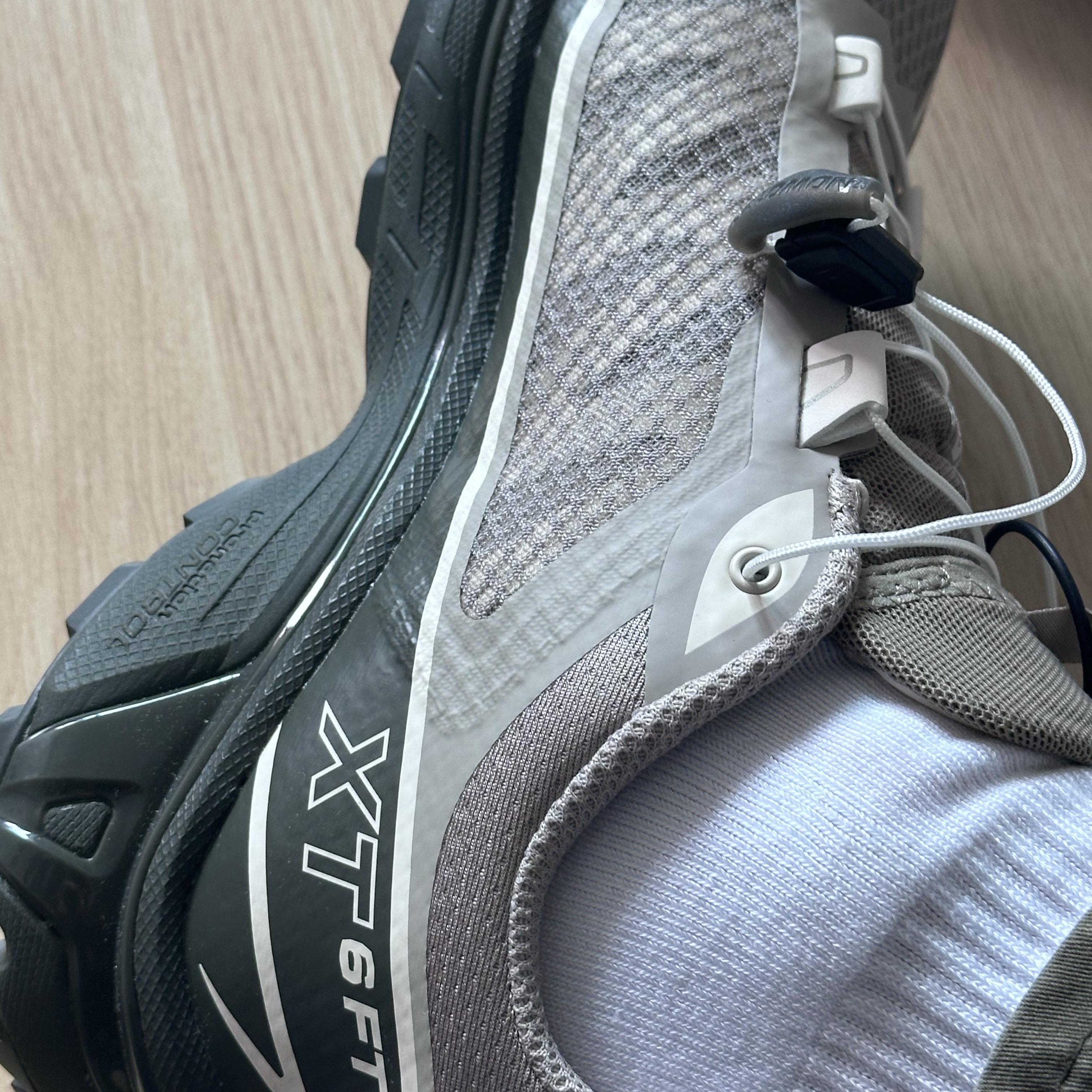 Salomon XT-6 FT Vintage Khaki 착용 스타일