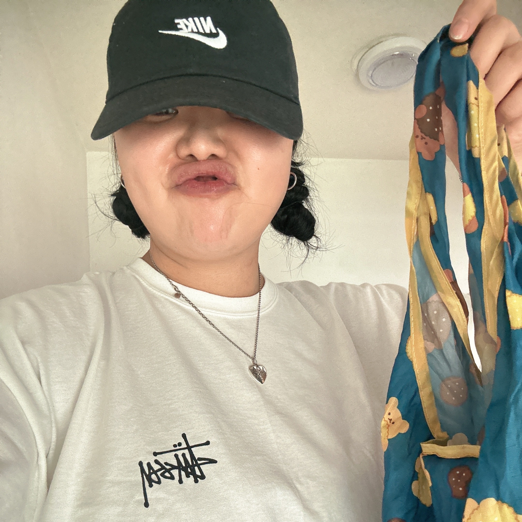 Stussy Basic Stussy T-Shirt White 2024, 2025, Nike Club Unstructured Futura Washed Cap Black 착용 스타일