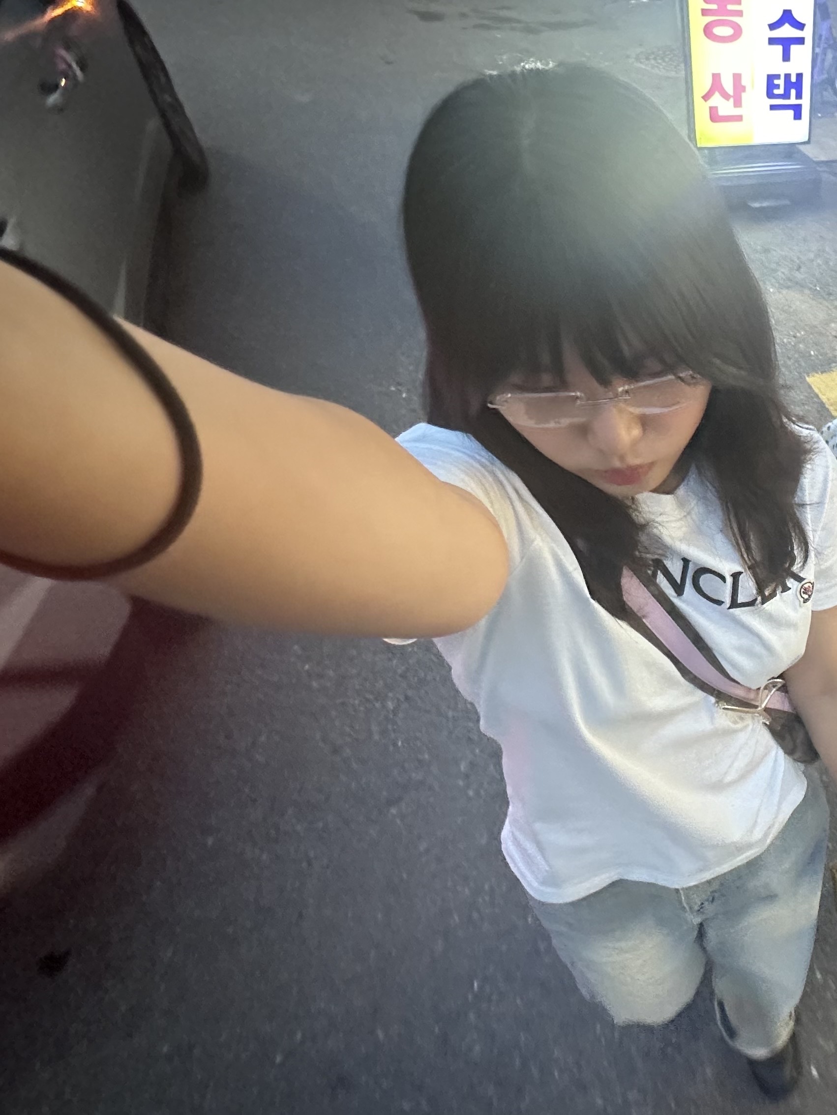 (W) Moncler Embroidered Logo T-Shirt White - 24SS 착용 스타일 - 2
