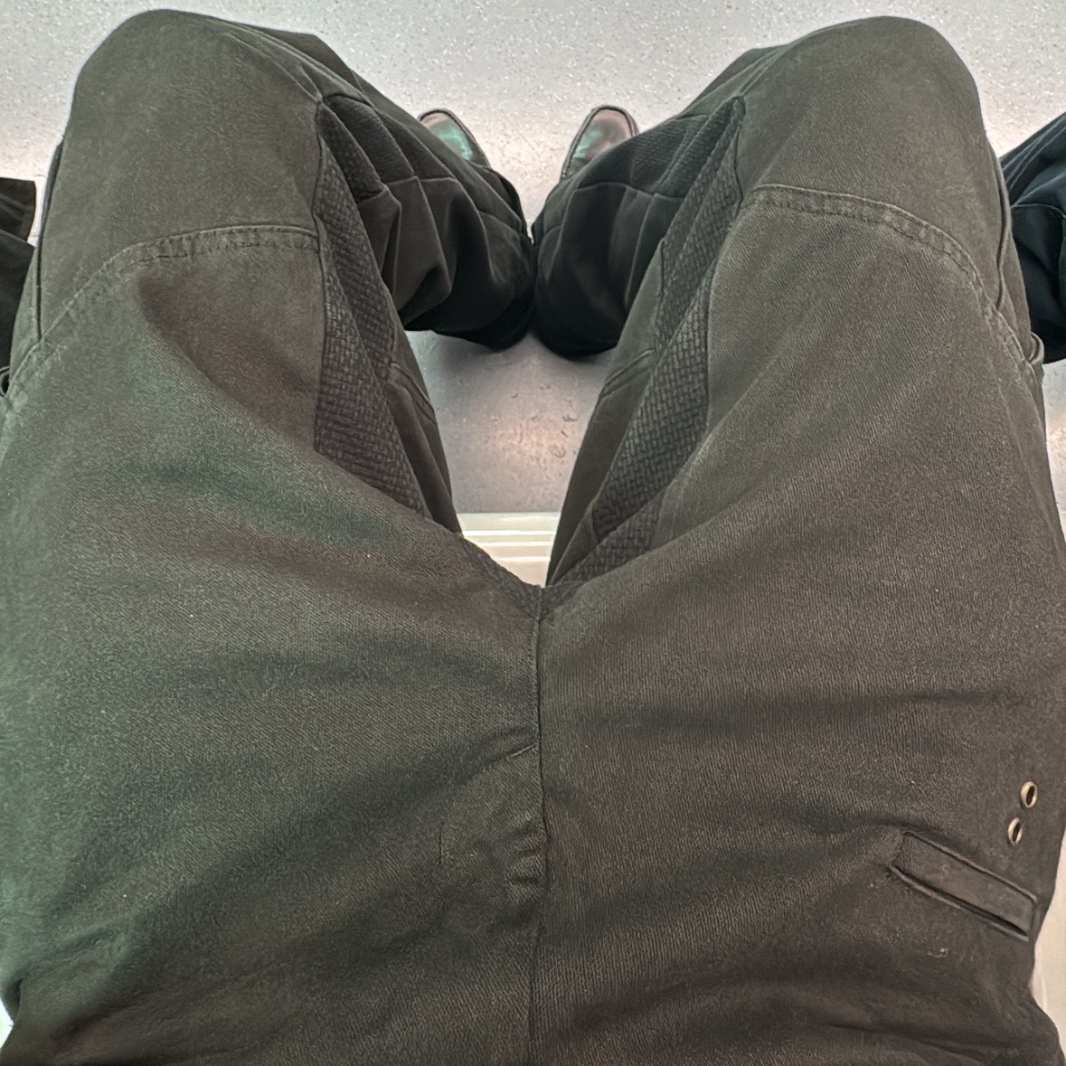 Ignota Core:9 Washed Cargo Pants Black 착용 스타일 - 2