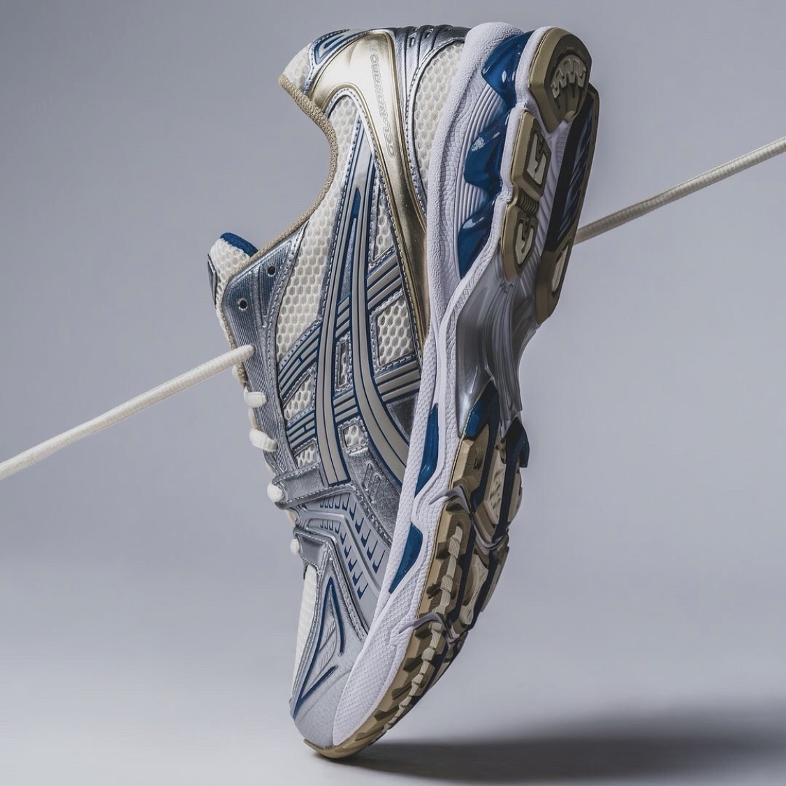 Asics Gel-Kayano 14 Cream Pure Silver 착용 스타일 - 3