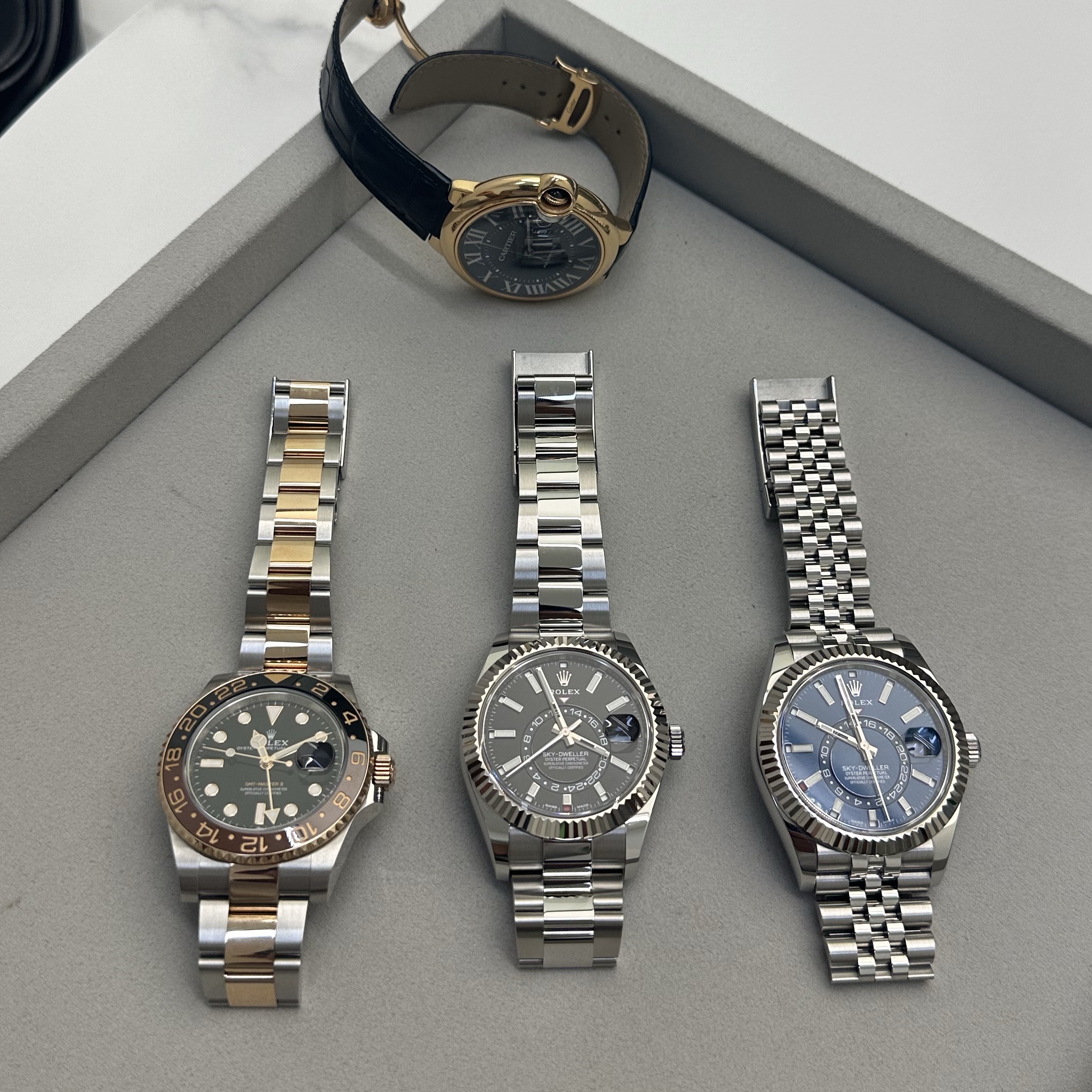 Rolex Sky-Dweller 42mm 336934 Bright Black Jubilee 착용 스타일 - 8