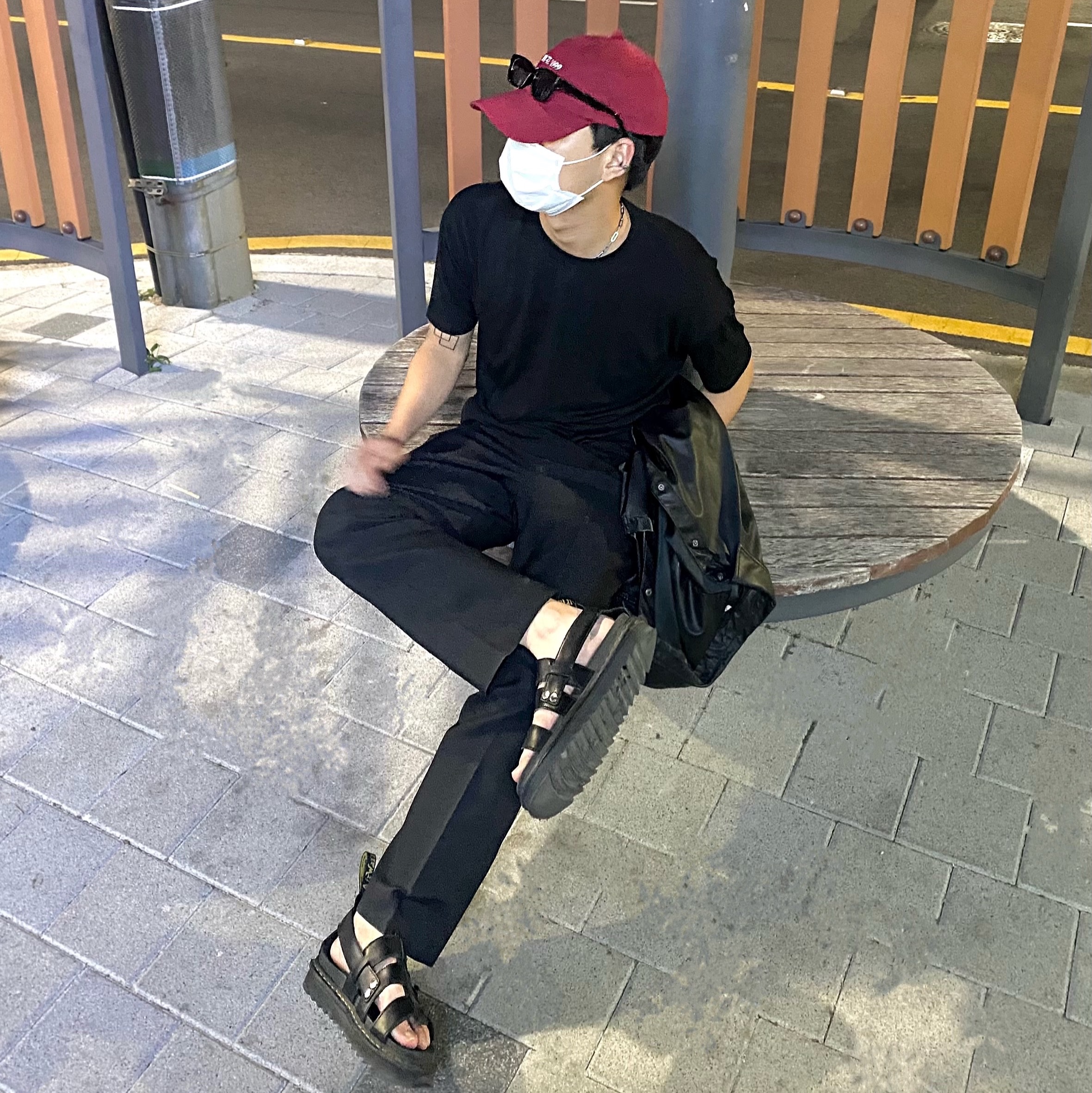 Dr. Martens Terry Leather Strap Sandals Black Brando 착용 스타일