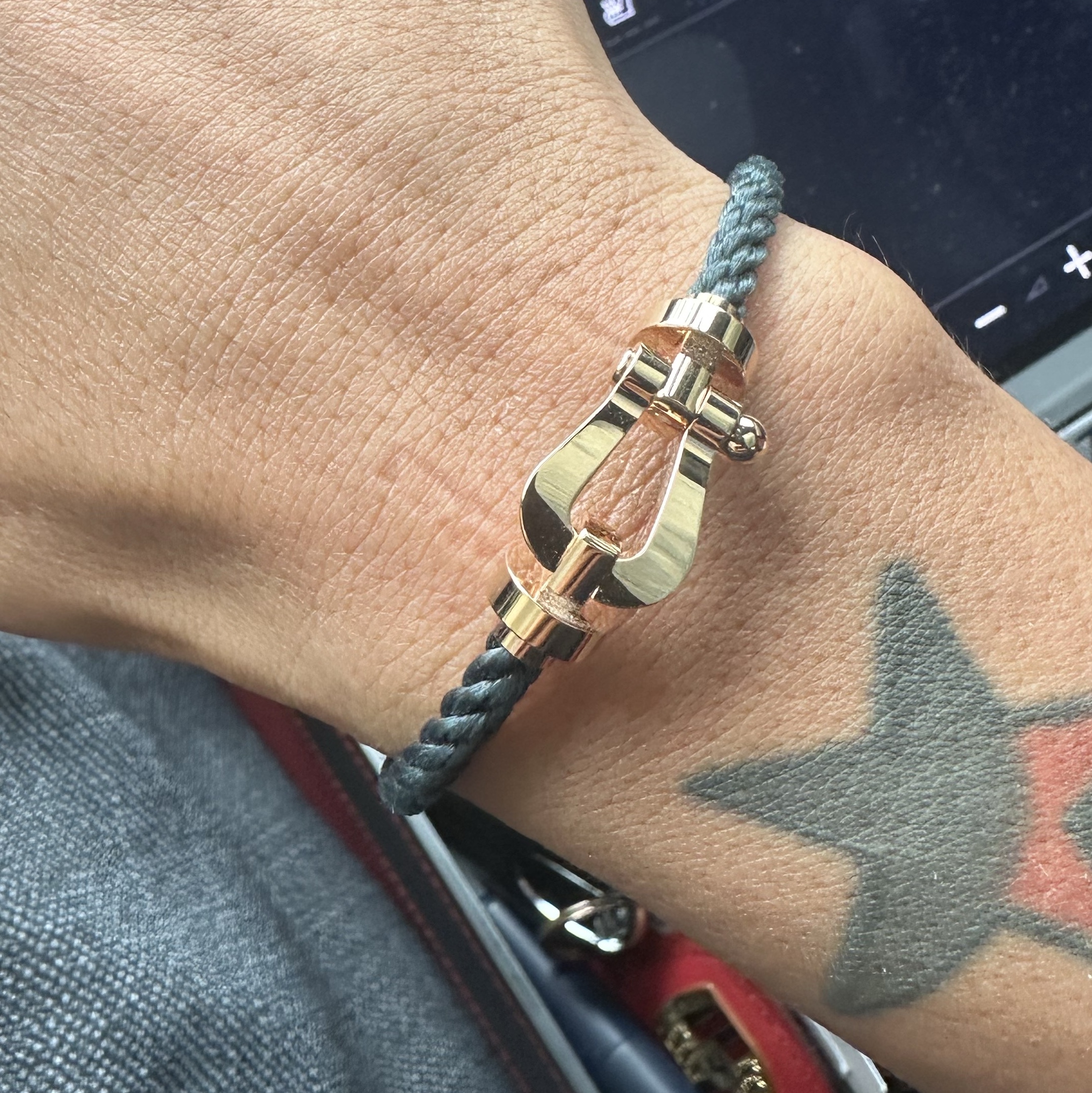 Fred Force 10 Steel Cable Bracelet Large 18K Yellow Gold, Fred Force 10 Steel Cable Bracelet Large 18K White Gold 착용 스타일 - 8