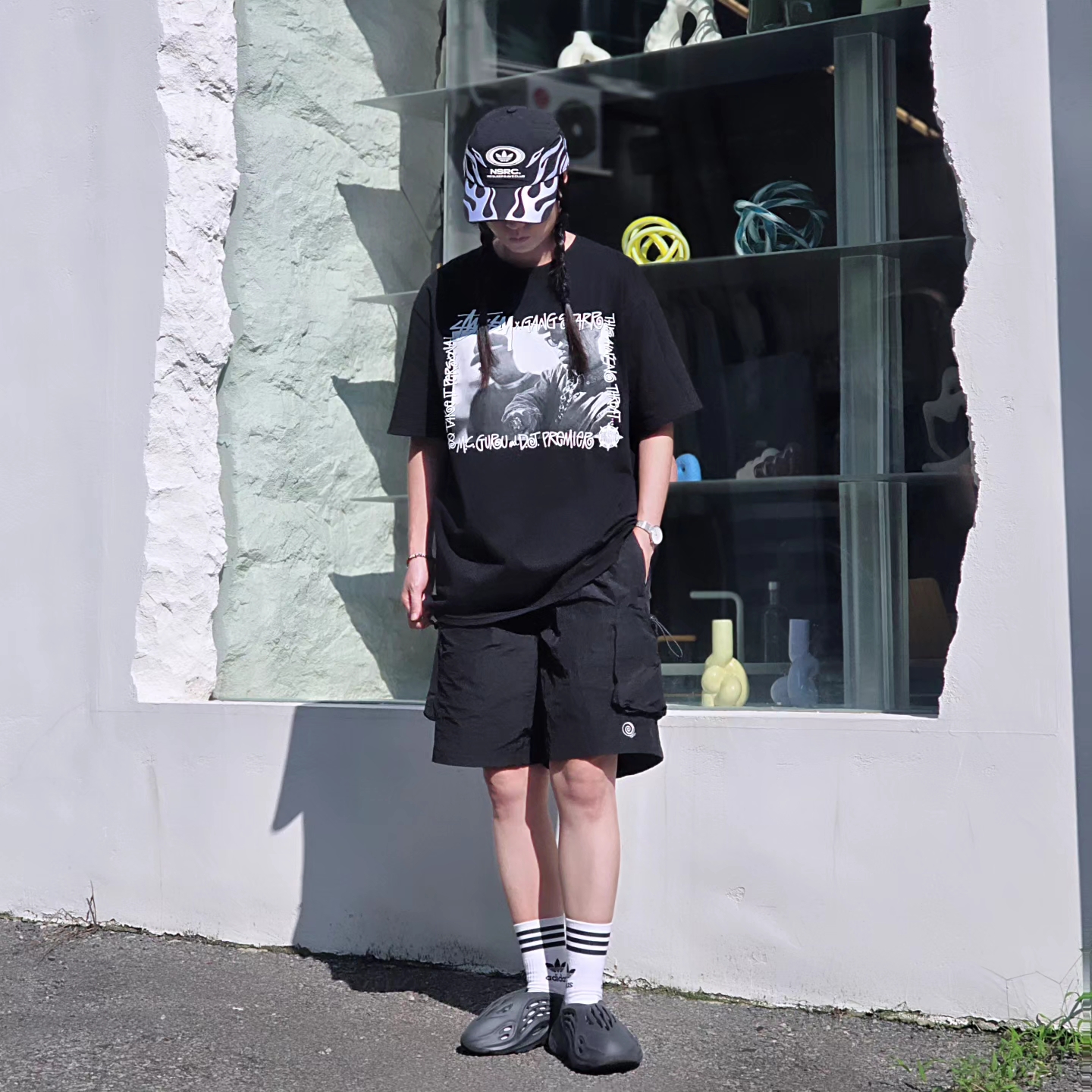 Adidas x NSRC Cap Black, Stussy x Gang Starr Take It Personal T-Shirt Black 착용 스타일 - 1