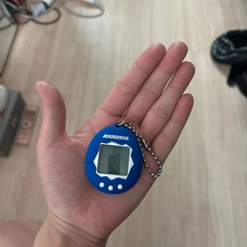 Ader Error x Bandai Original Tamagotchi Z-Blue 착용 스타일