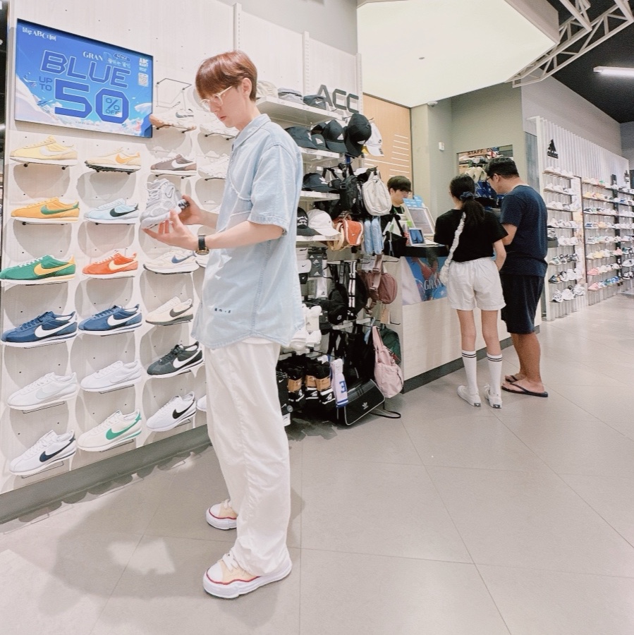 Maison Mihara Yasuhiro Peterson OG Sole Canvas Low-top Sneakers Natural 착용 스타일 - 1