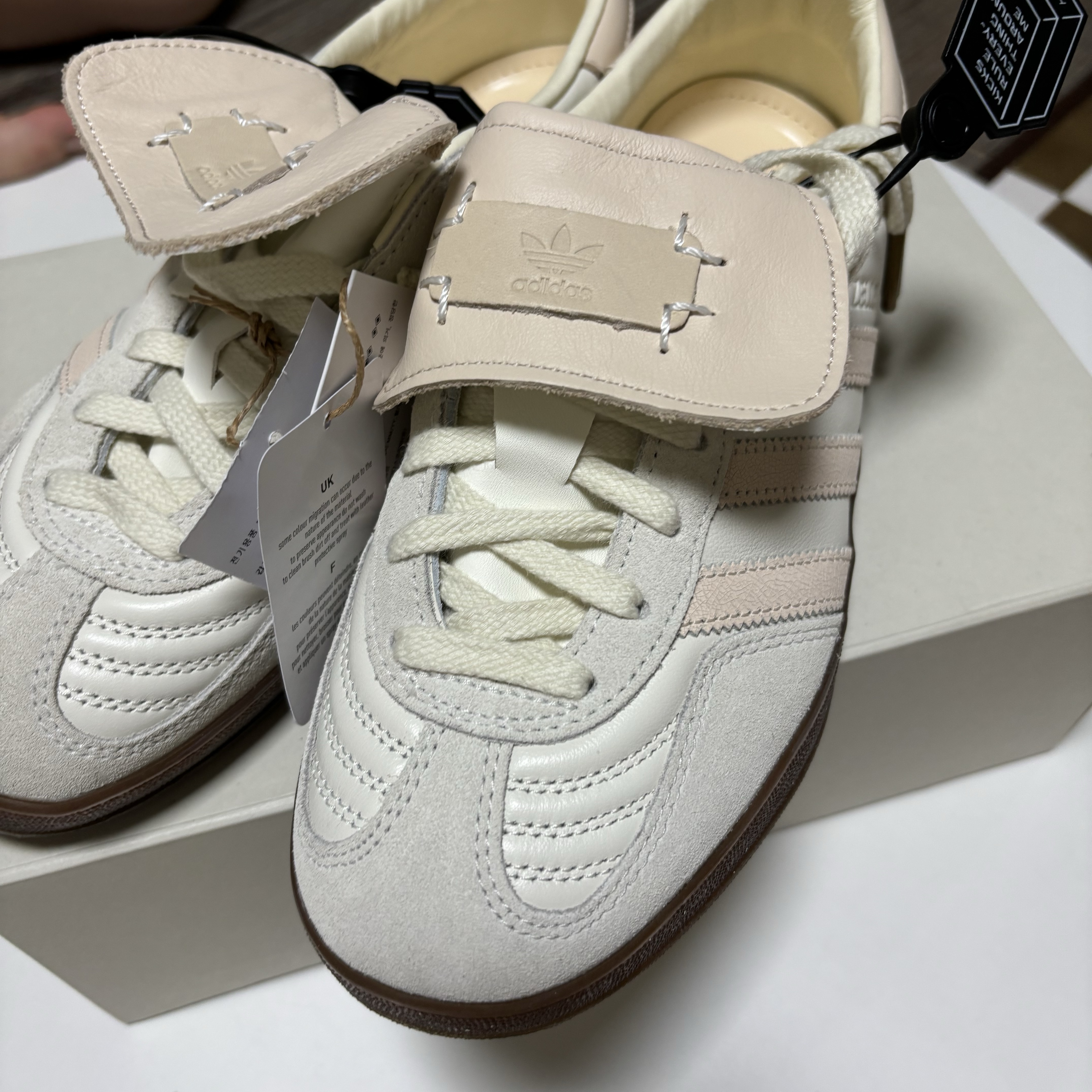 Adidas x Foot Industry Gazelle Indoor Off White Sand Strata 착용 스타일