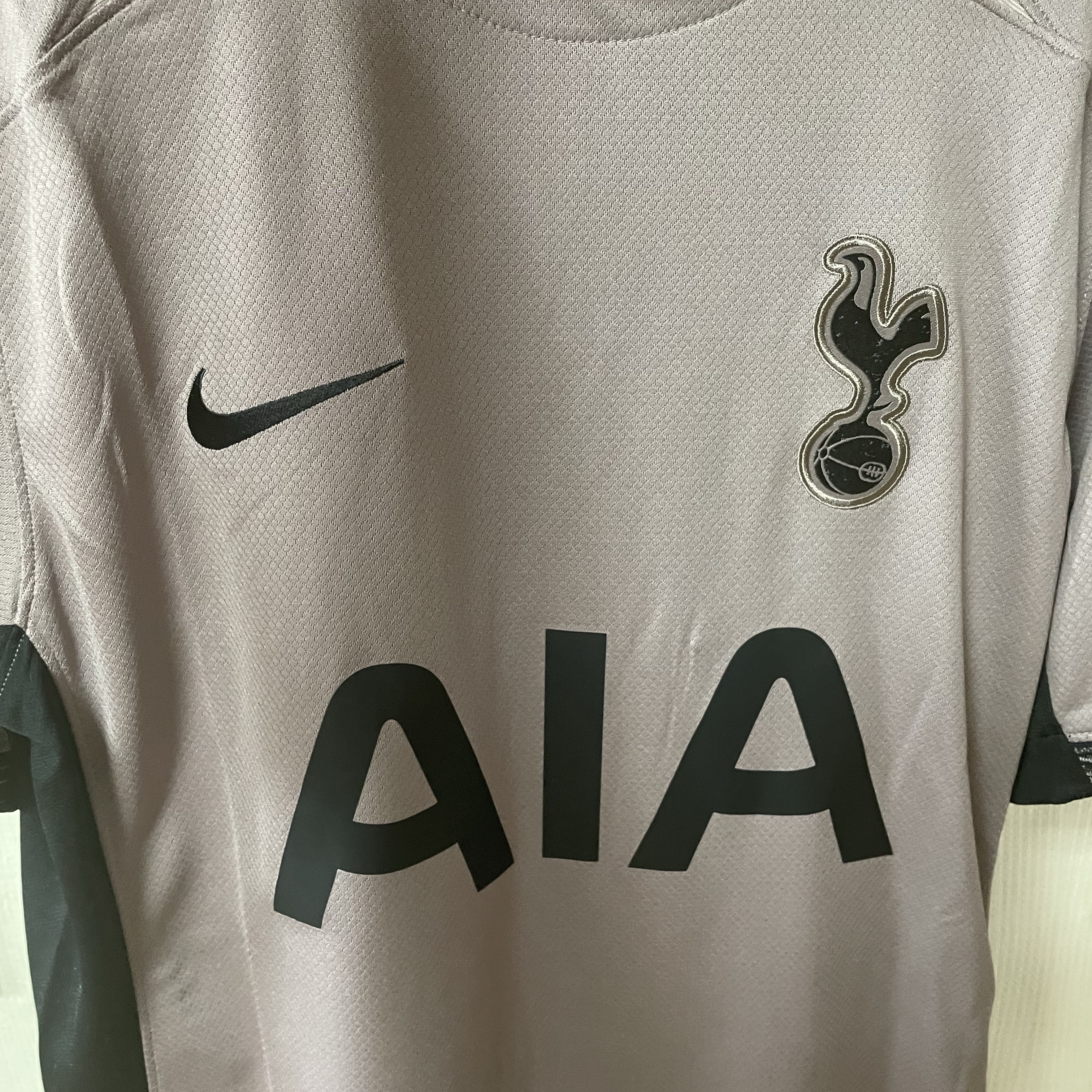 Nike Tottenham Hotspur 2023/24 Dri-Fit Stadium 3rd Jersey Taupe Haze (Non Marking Ver.) 착용 스타일