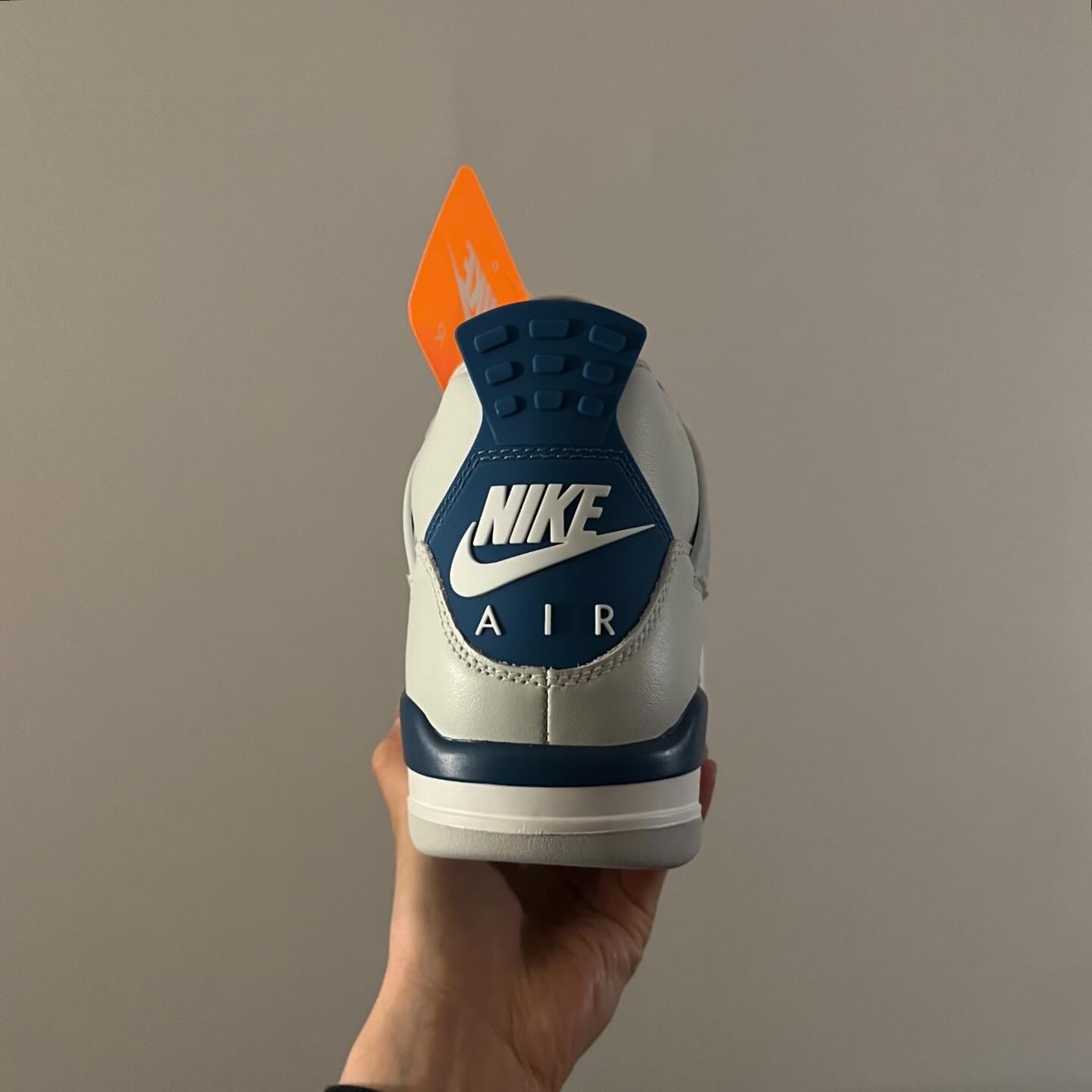 Jordan 4 Retro Industrial Blue 착용 스타일