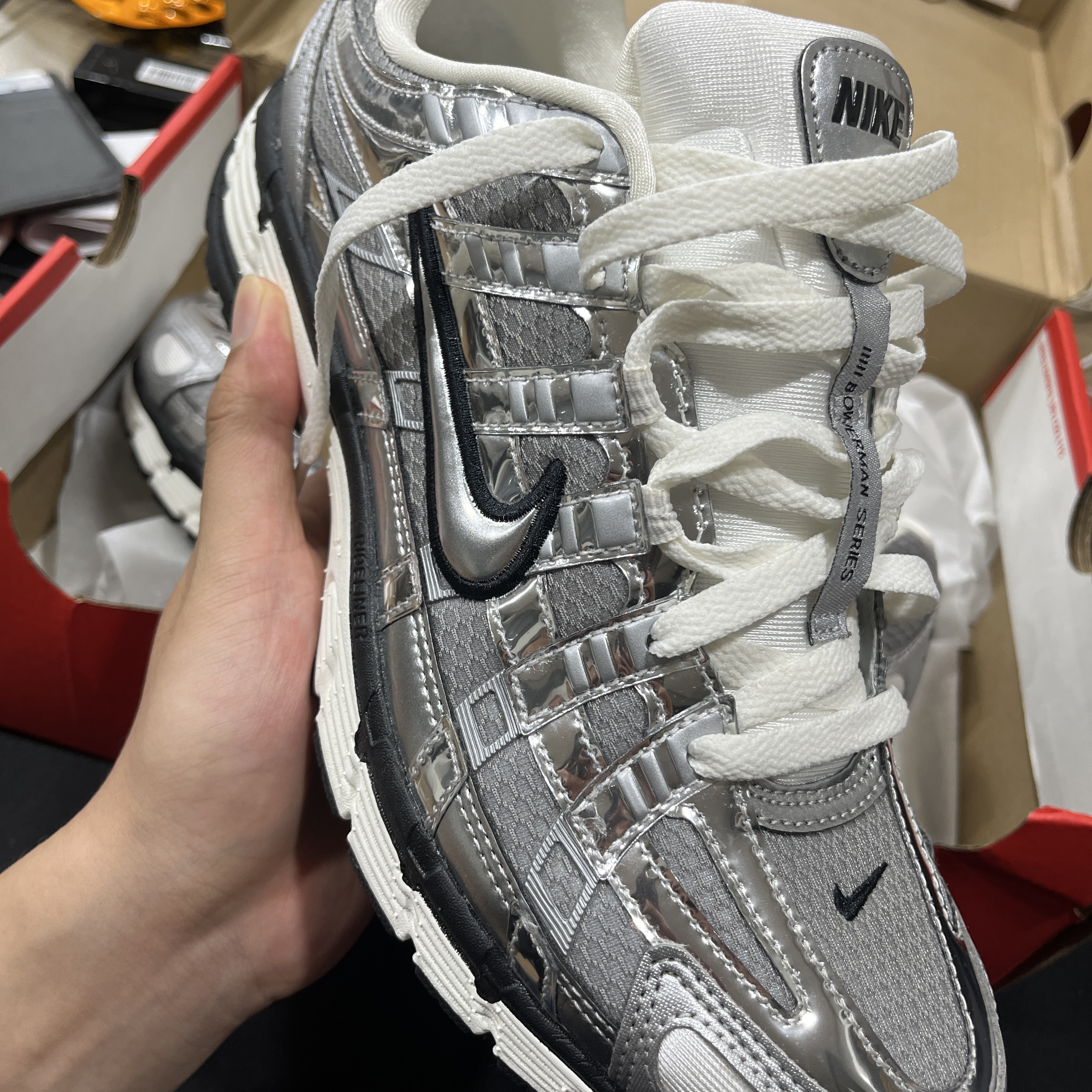 Nike P-6000 Metallic Silver 착용 스타일 - 1