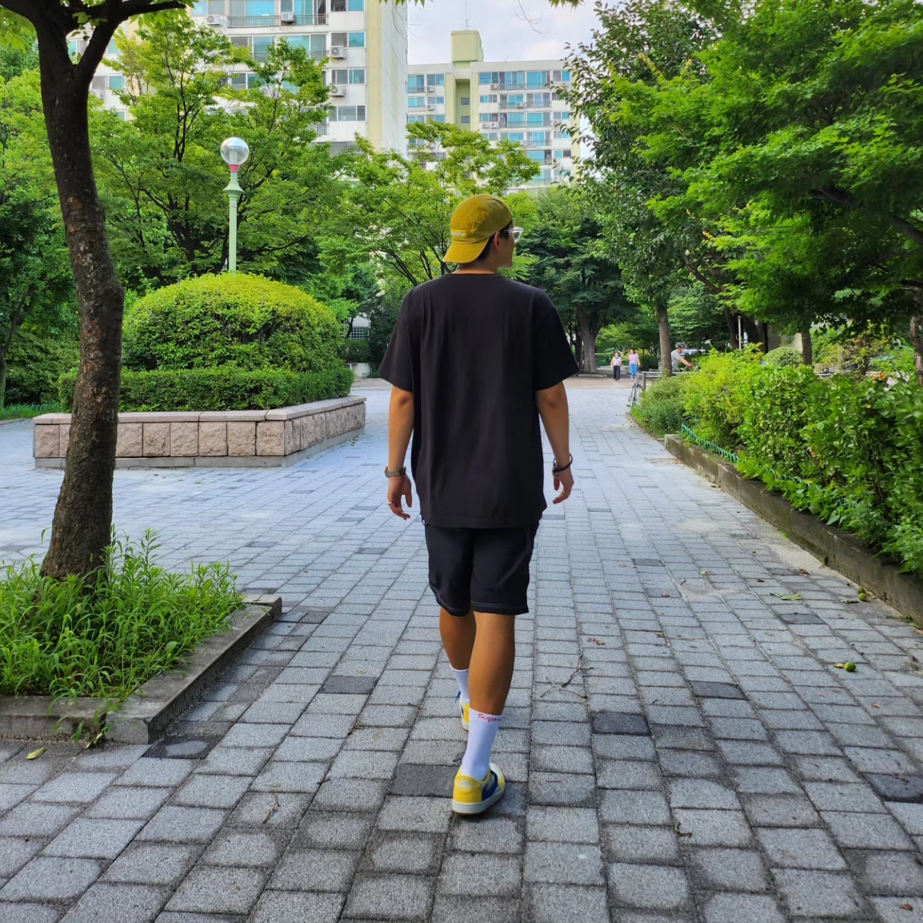 (W) Jordan 1 x Travis Scott Retro Low OG SP Canary, Supreme Coated Denim Camp Cap Yellow - 24SS 착용 스타일 - 2
